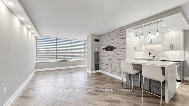 7440 Bathurst Street 512 Property Photo 8