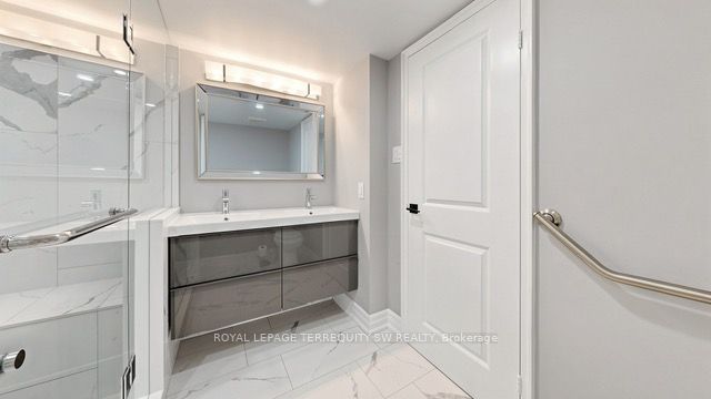7440 Bathurst Street 512 Property Photo 15