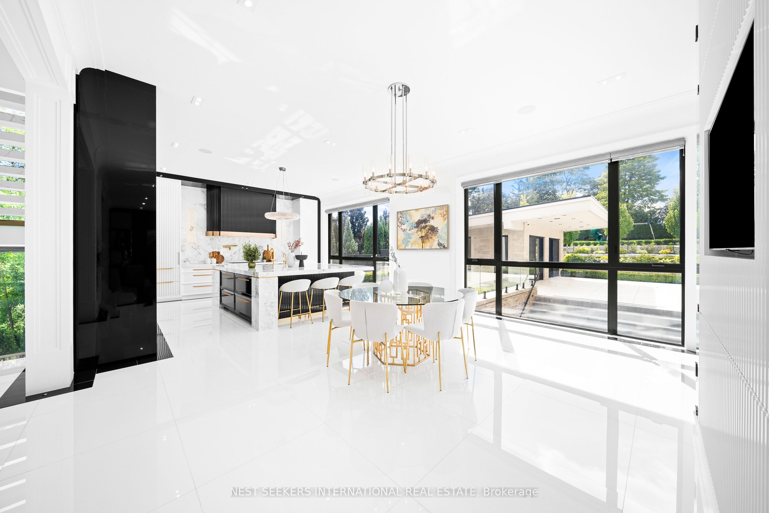 36 Waymar Heights Boulevard Property Photo 8