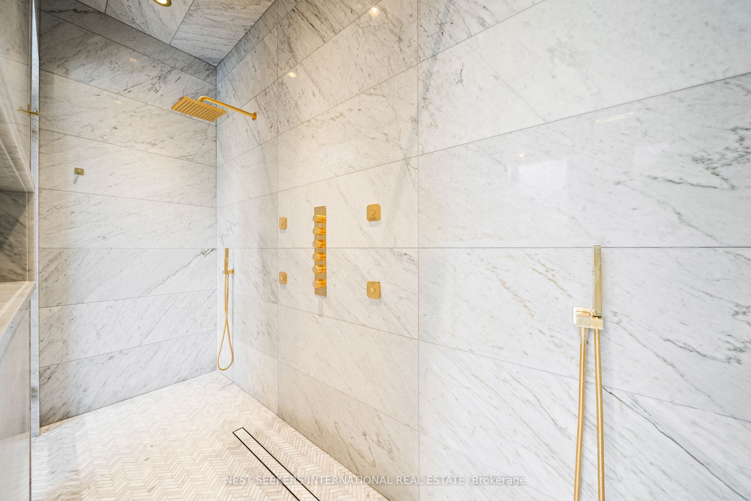 36 Waymar Heights Boulevard Property Photo 22