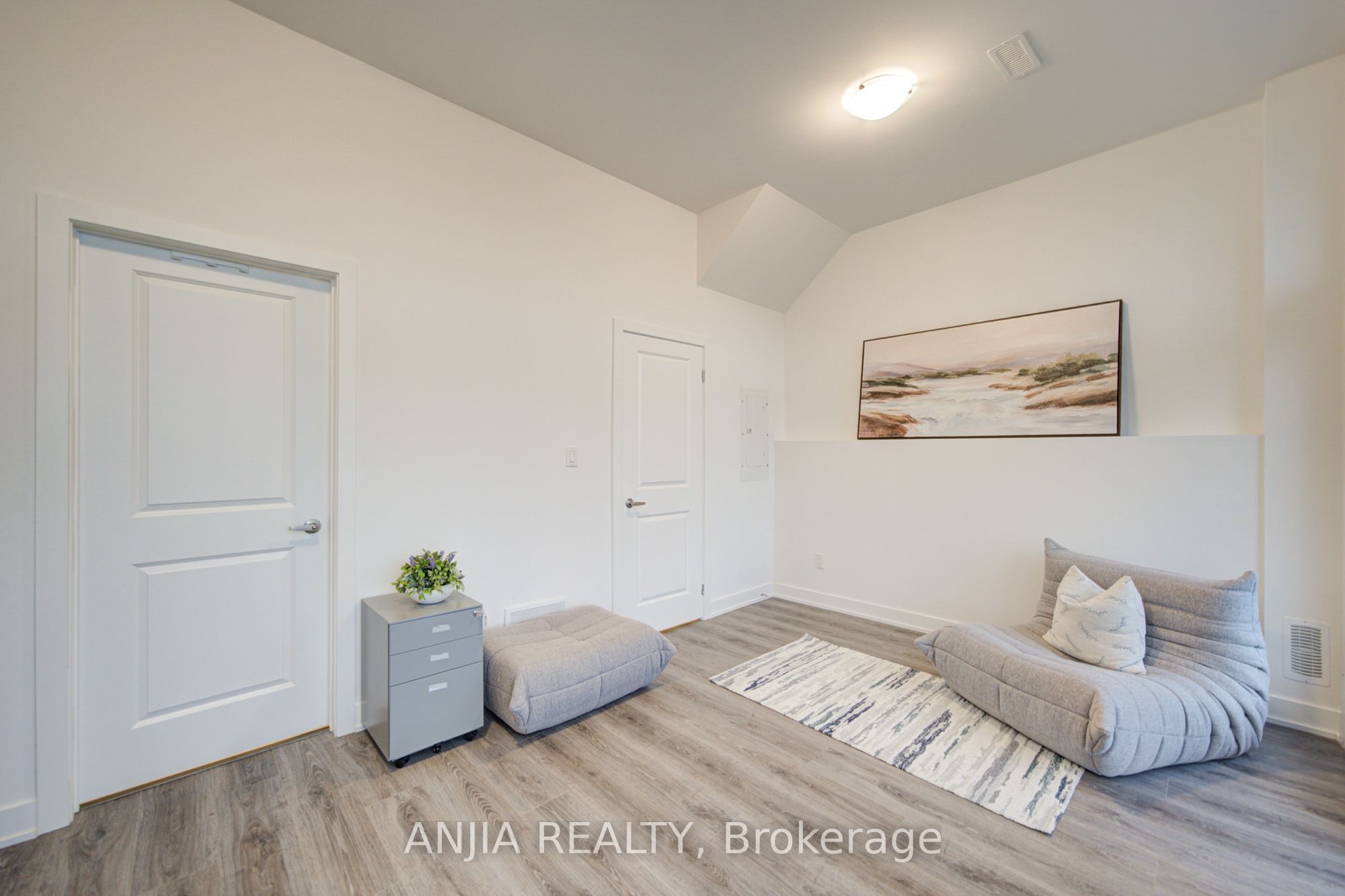 5448 Main Street Property Photo 6