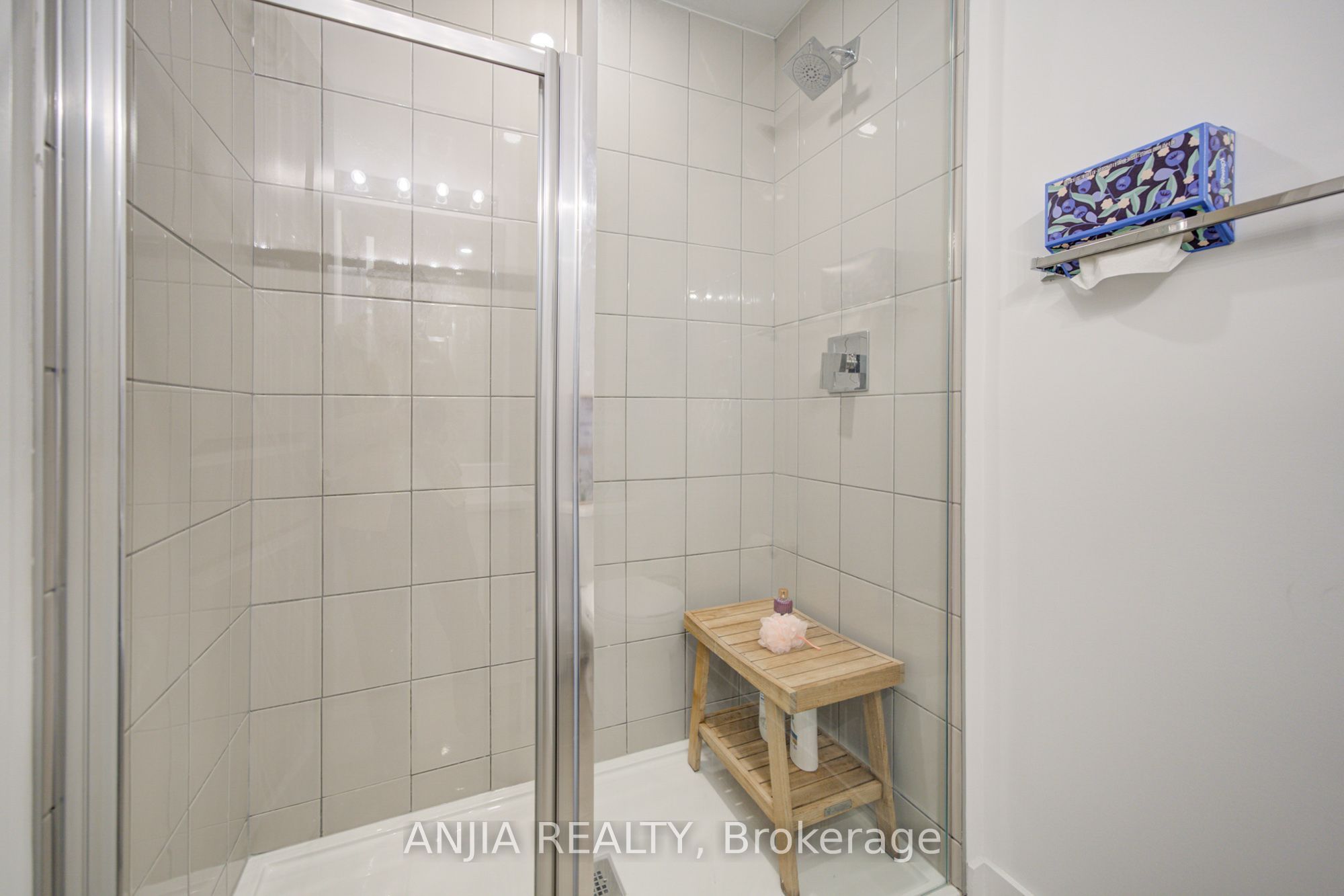 5448 Main Street Property Photo 7