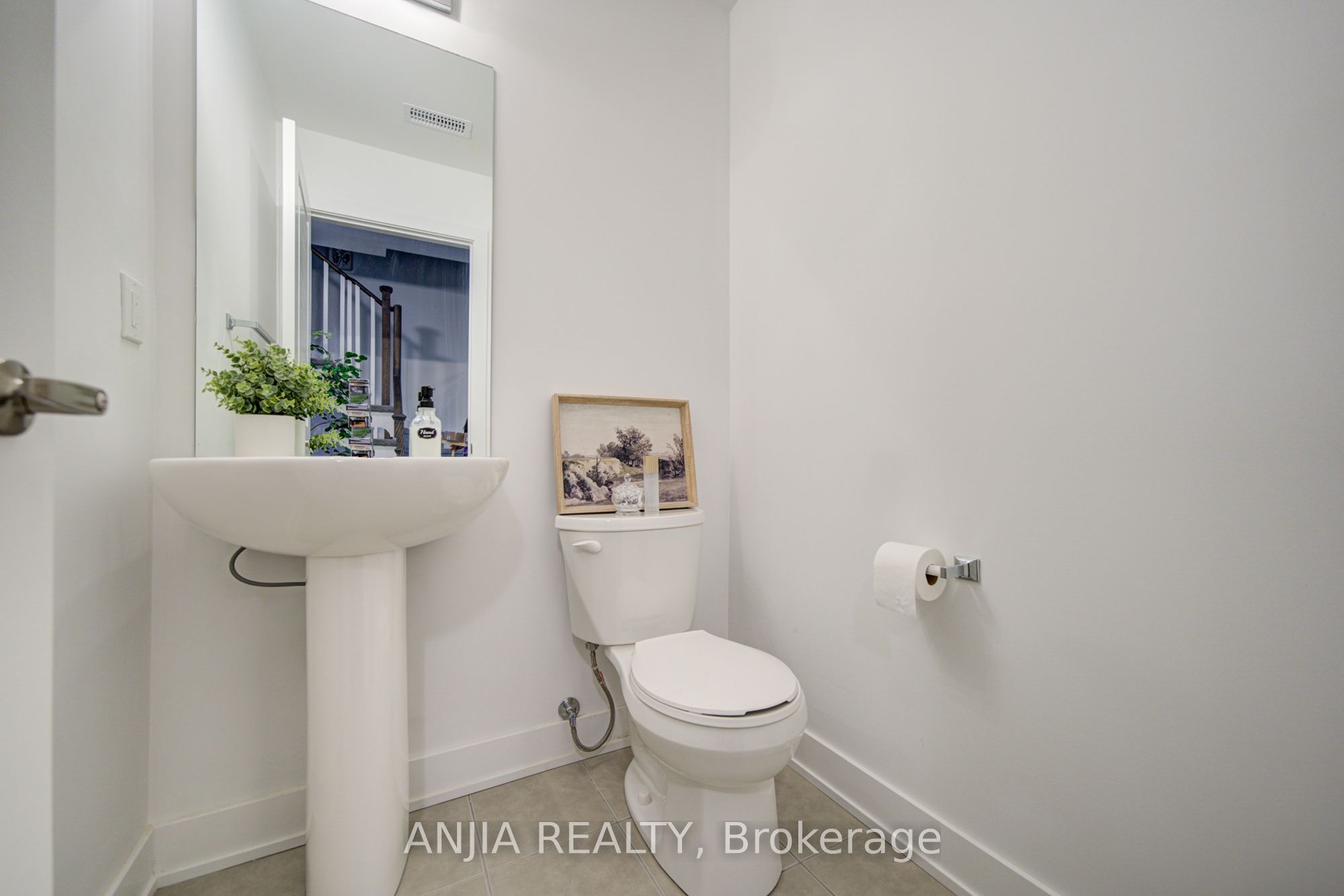 5448 Main Street Property Photo 8