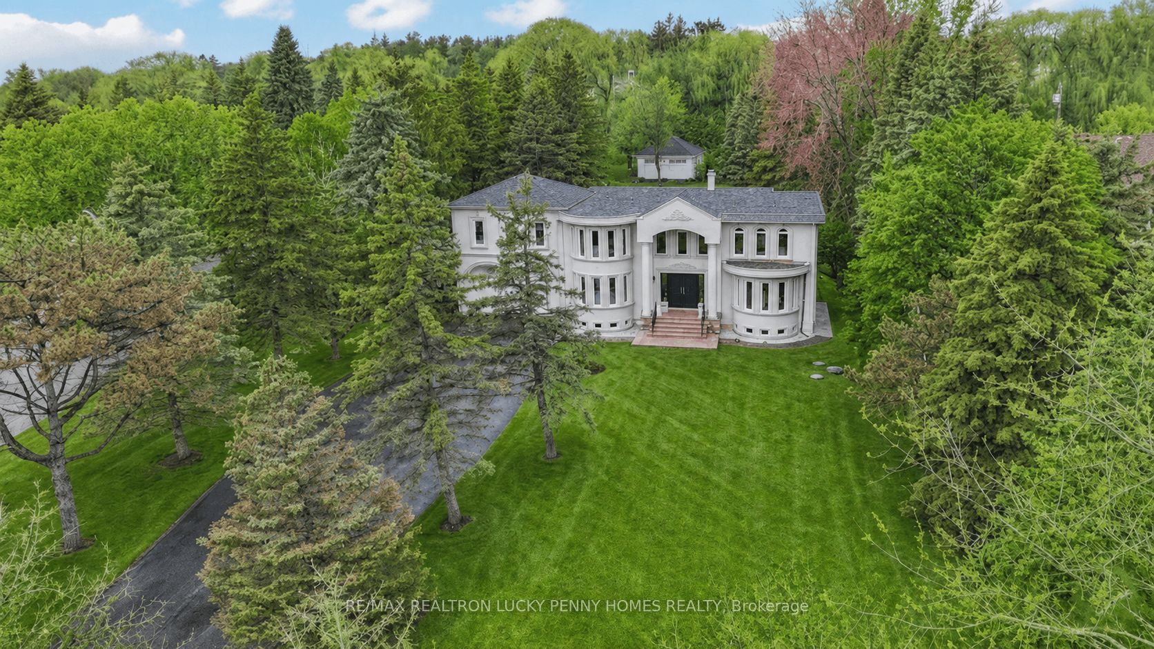 35 Cachet Parkway Property Photo 1