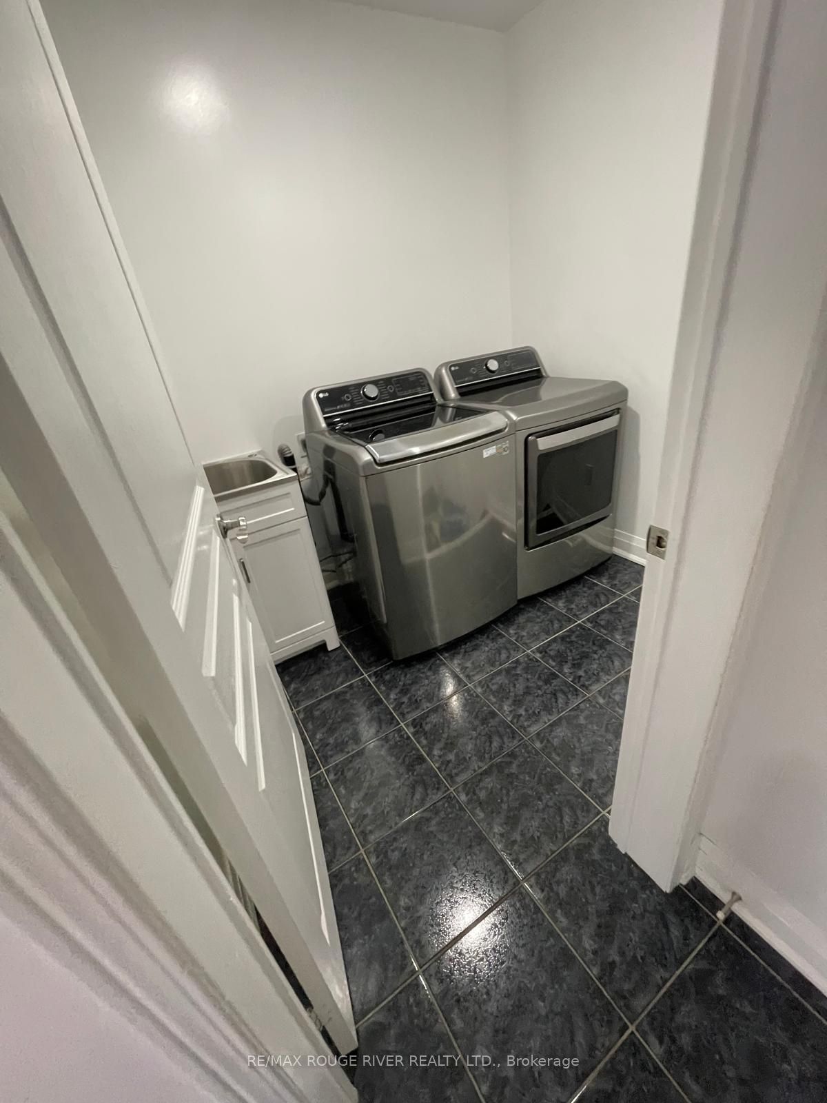 1796 Castlemore Avenue Property Photo 9