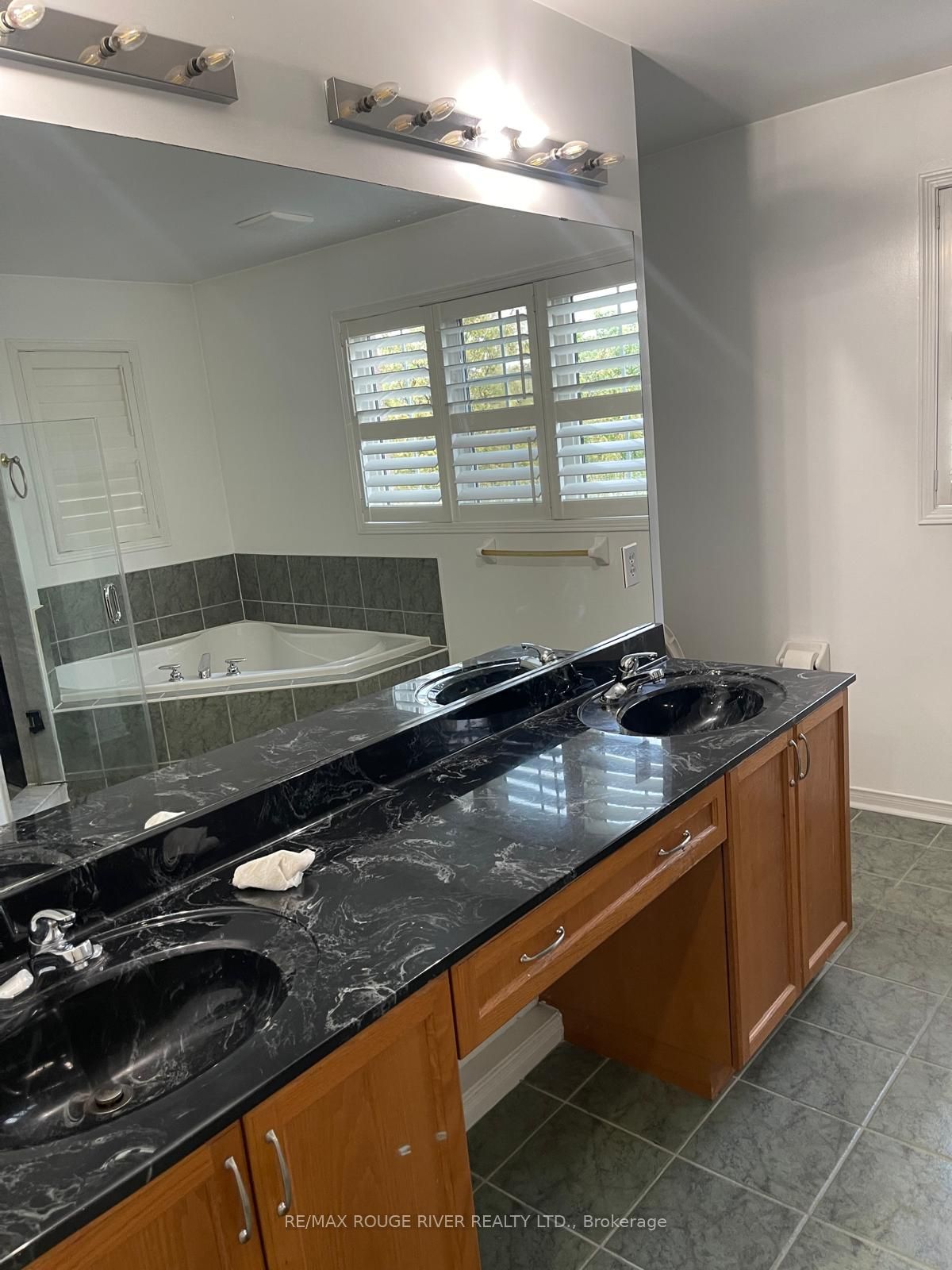 1796 Castlemore Avenue Property Photo 12