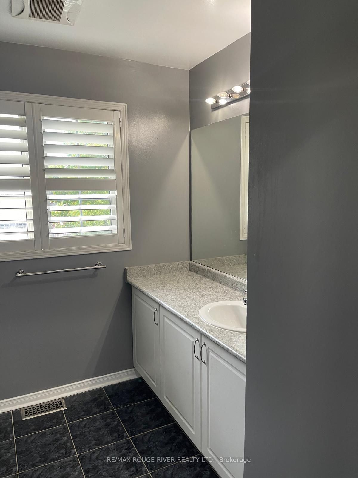 1796 Castlemore Avenue Property Photo 17