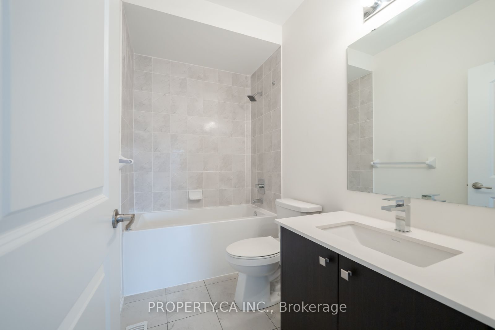 17 Jinnah Avenue Property Photo 13