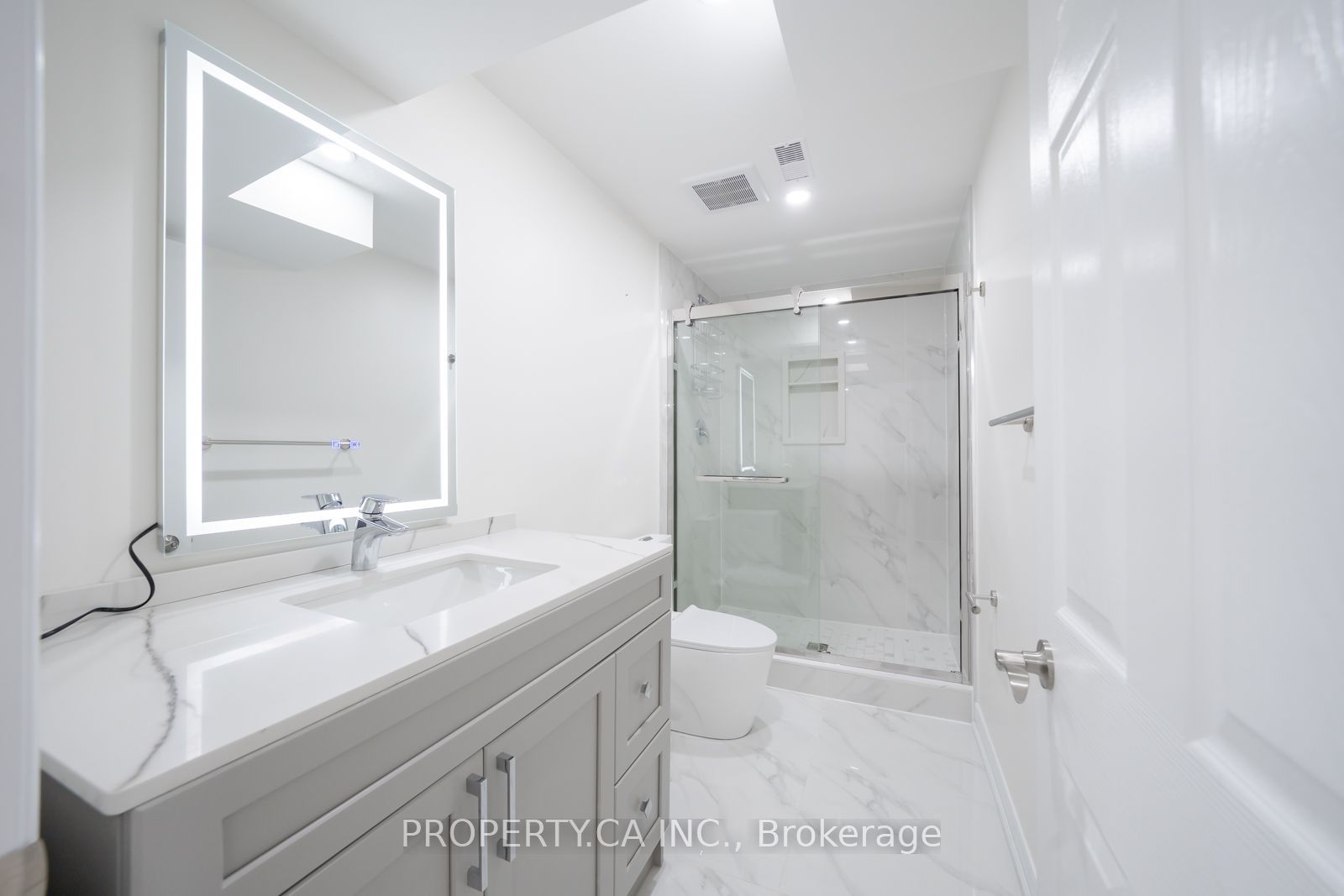 17 Jinnah Avenue Property Photo 28
