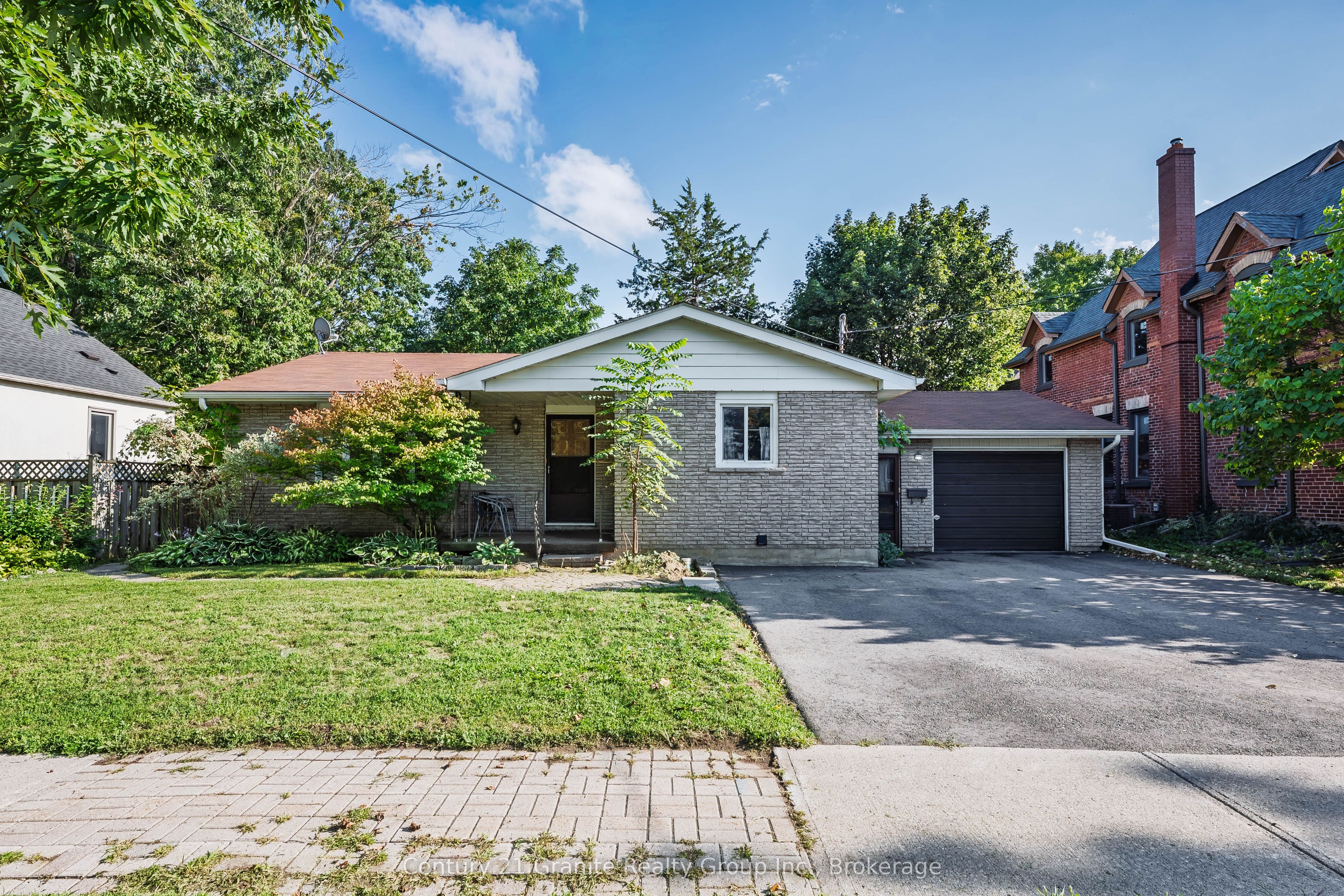 55 Wellington Street E Property Photo 1