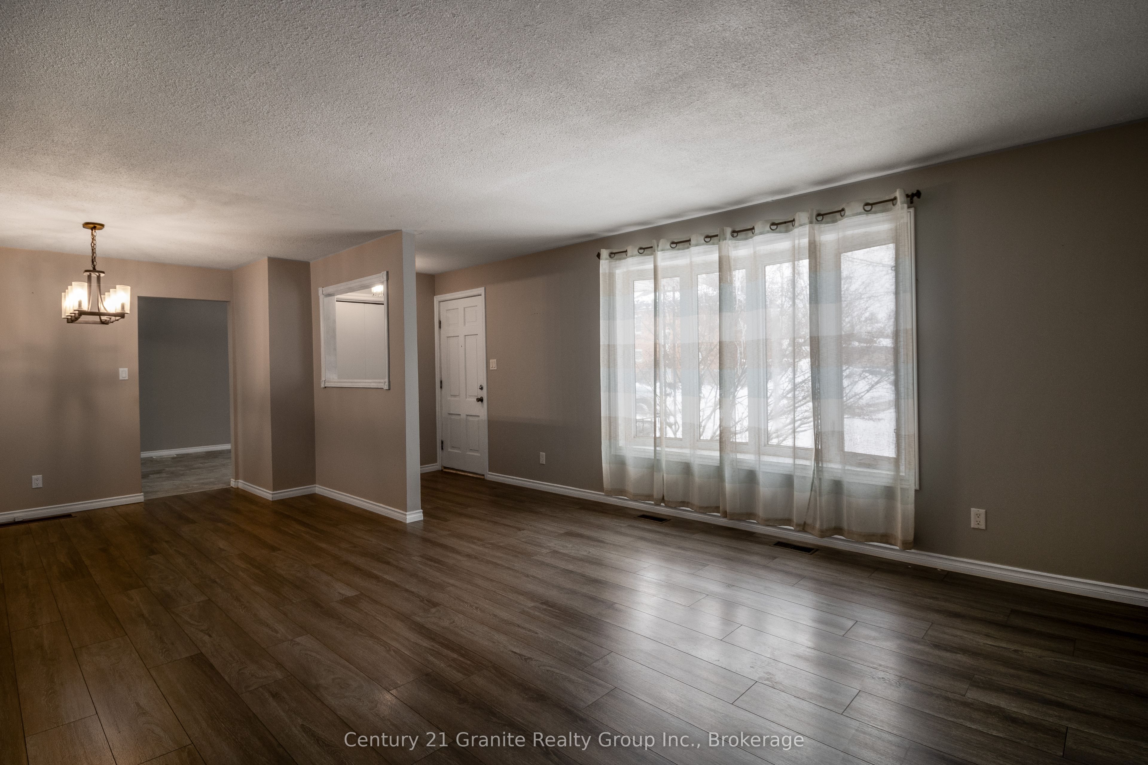 55 Wellington Street E Property Photo 4