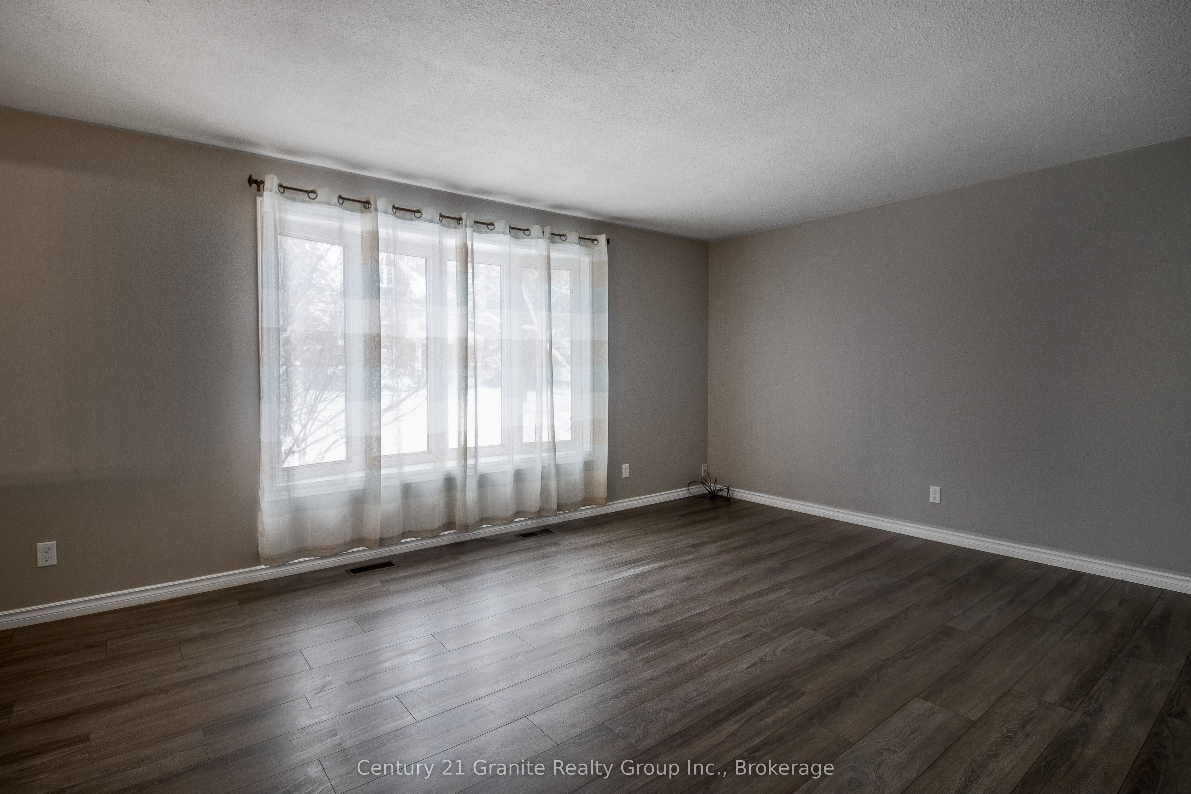 55 Wellington Street E Property Photo 5