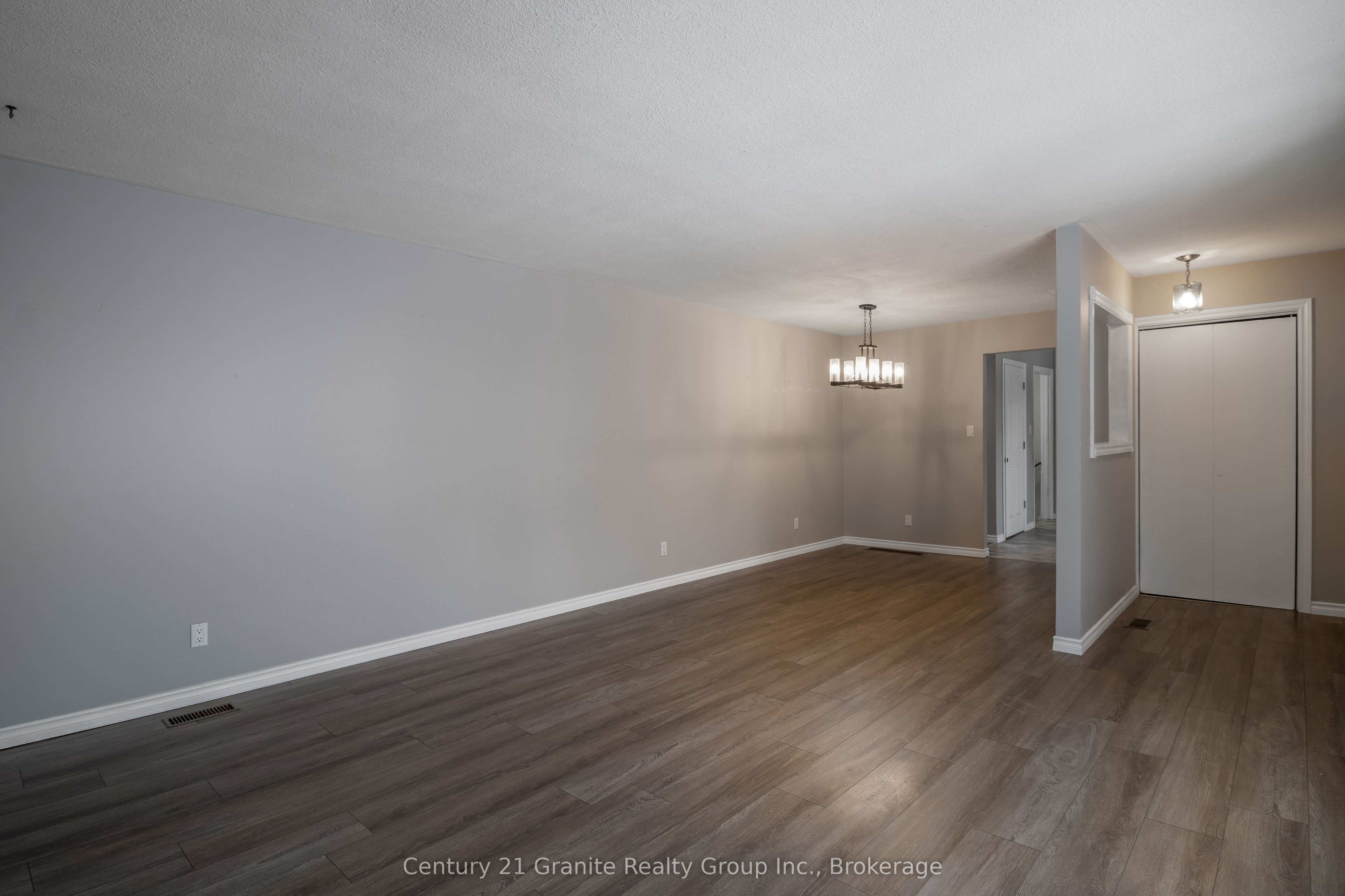 55 Wellington Street E Property Photo 6