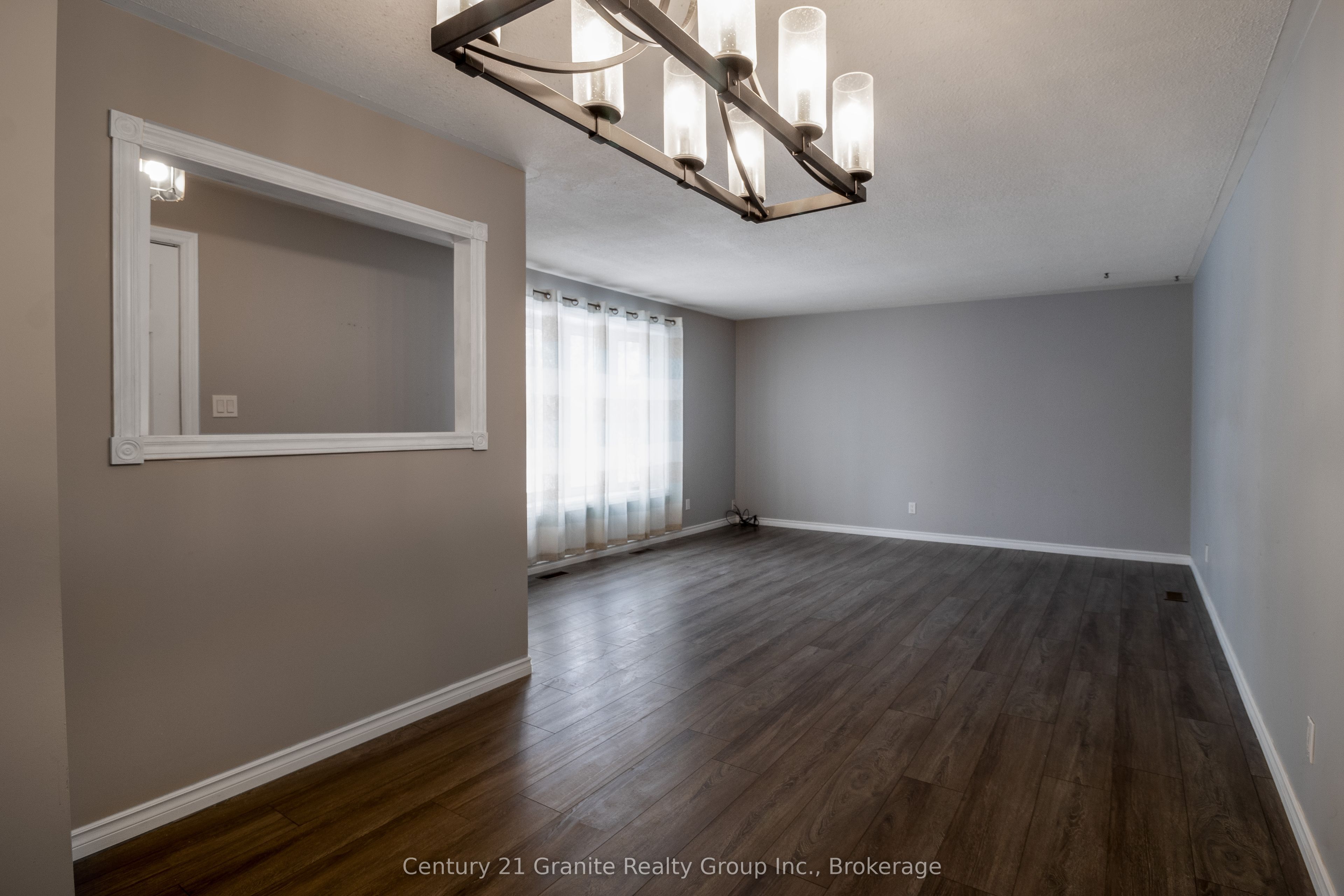 55 Wellington Street E Property Photo 7