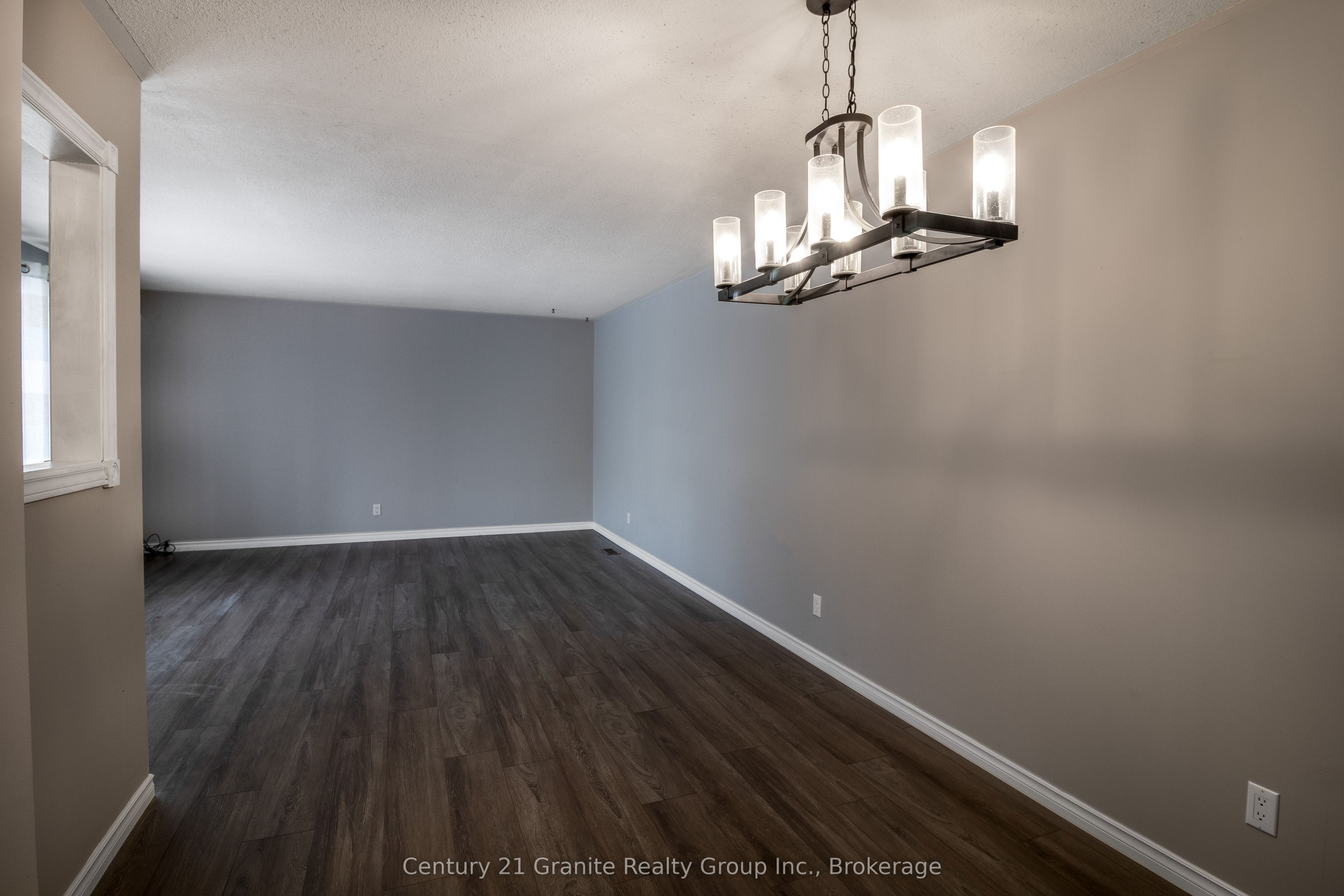 55 Wellington Street E Property Photo 8