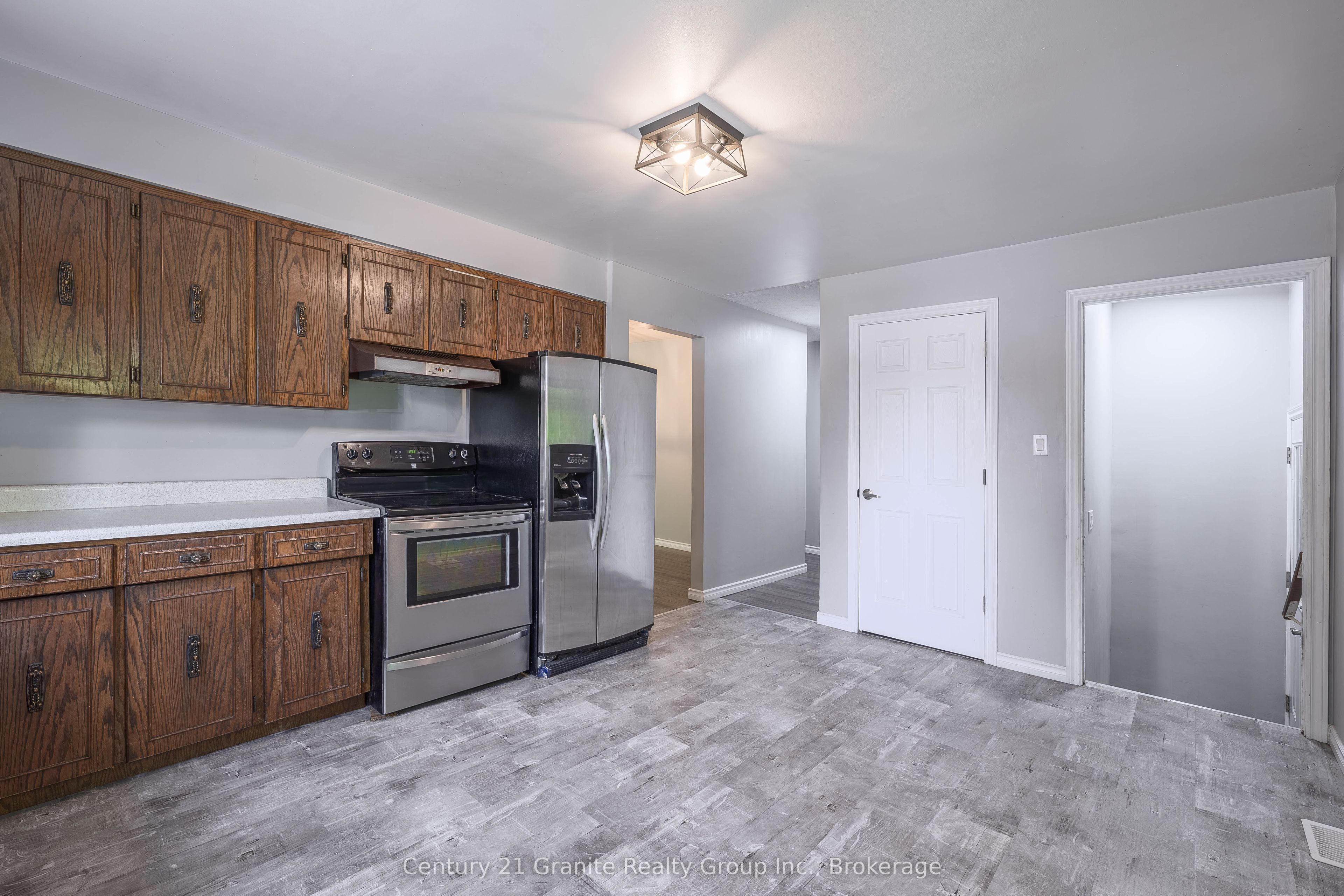 55 Wellington Street E Property Photo 11