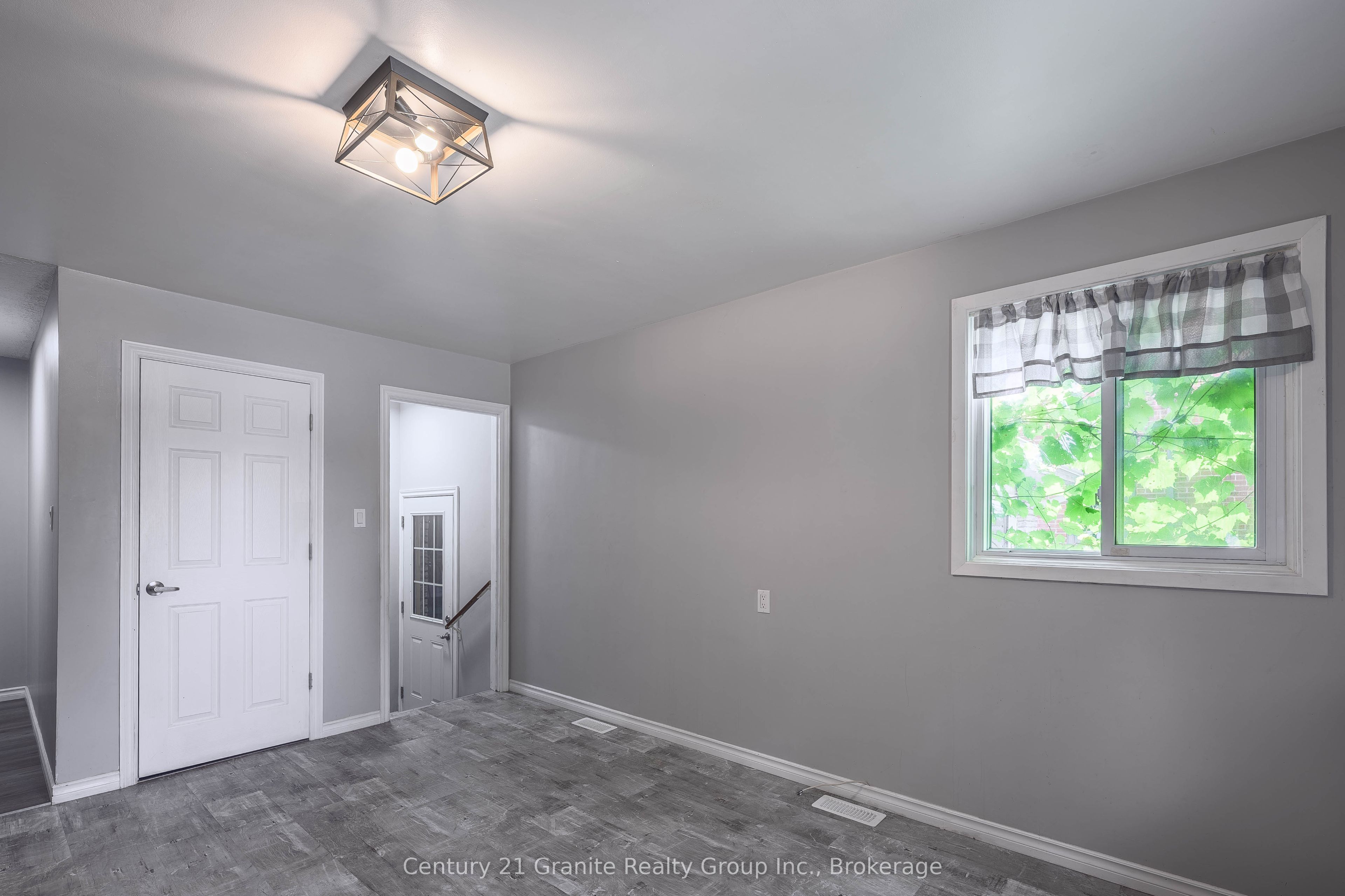 55 Wellington Street E Property Photo 12
