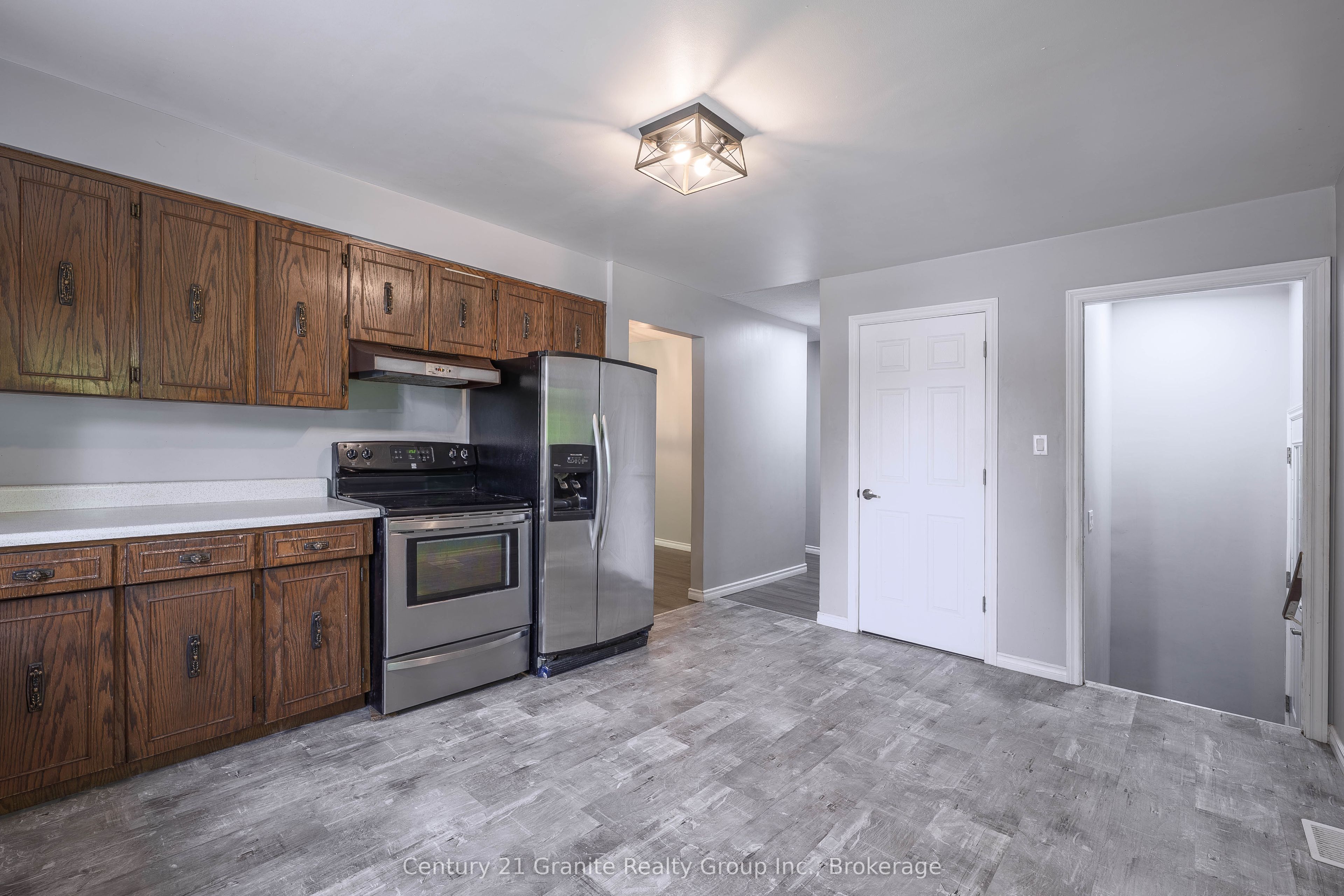 55 Wellington Street E Property Photo 12