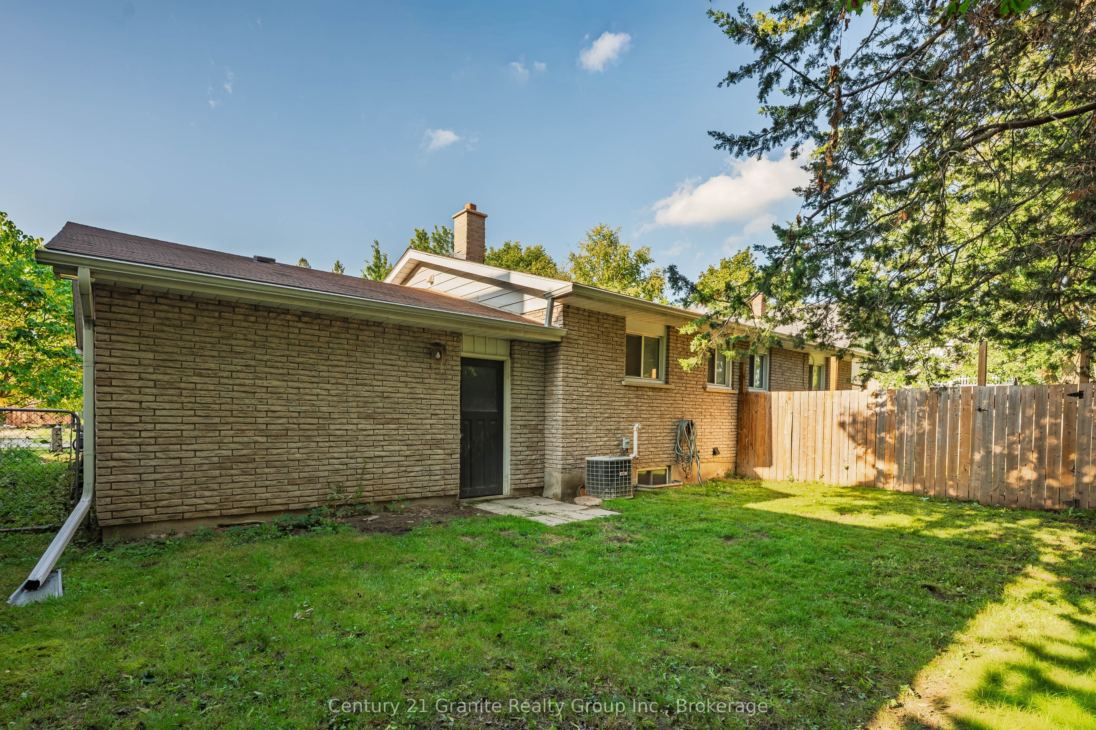 55 Wellington Street E Property Photo 13