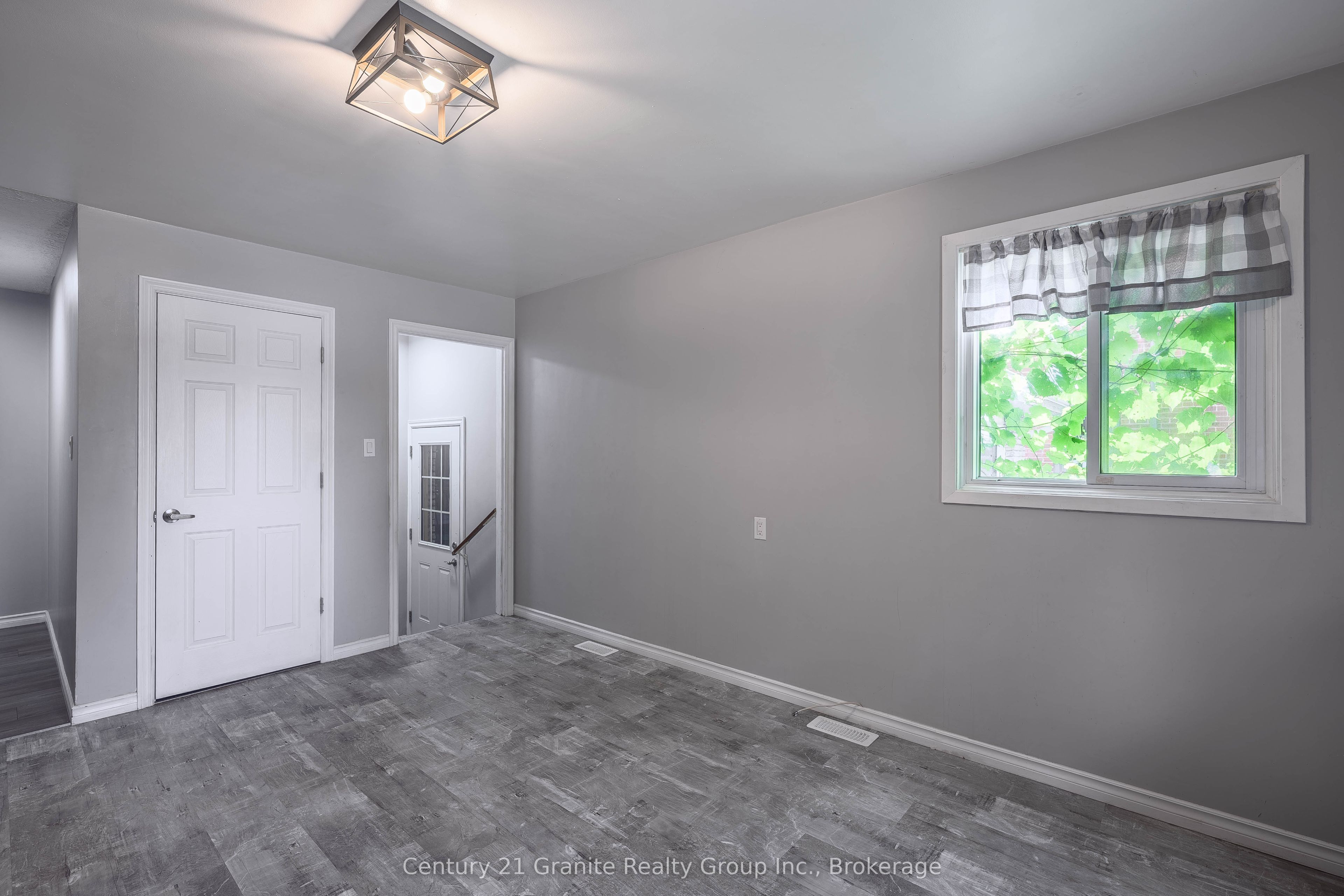 55 Wellington Street E Property Photo 13