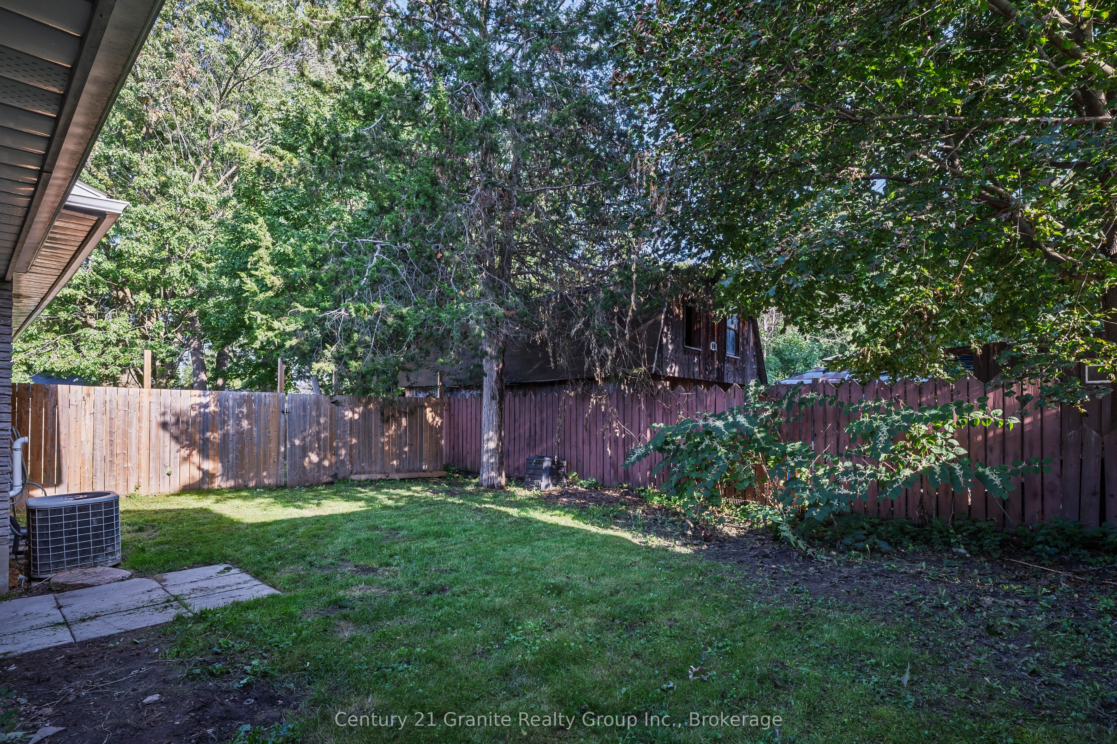 55 Wellington Street E Property Photo 14