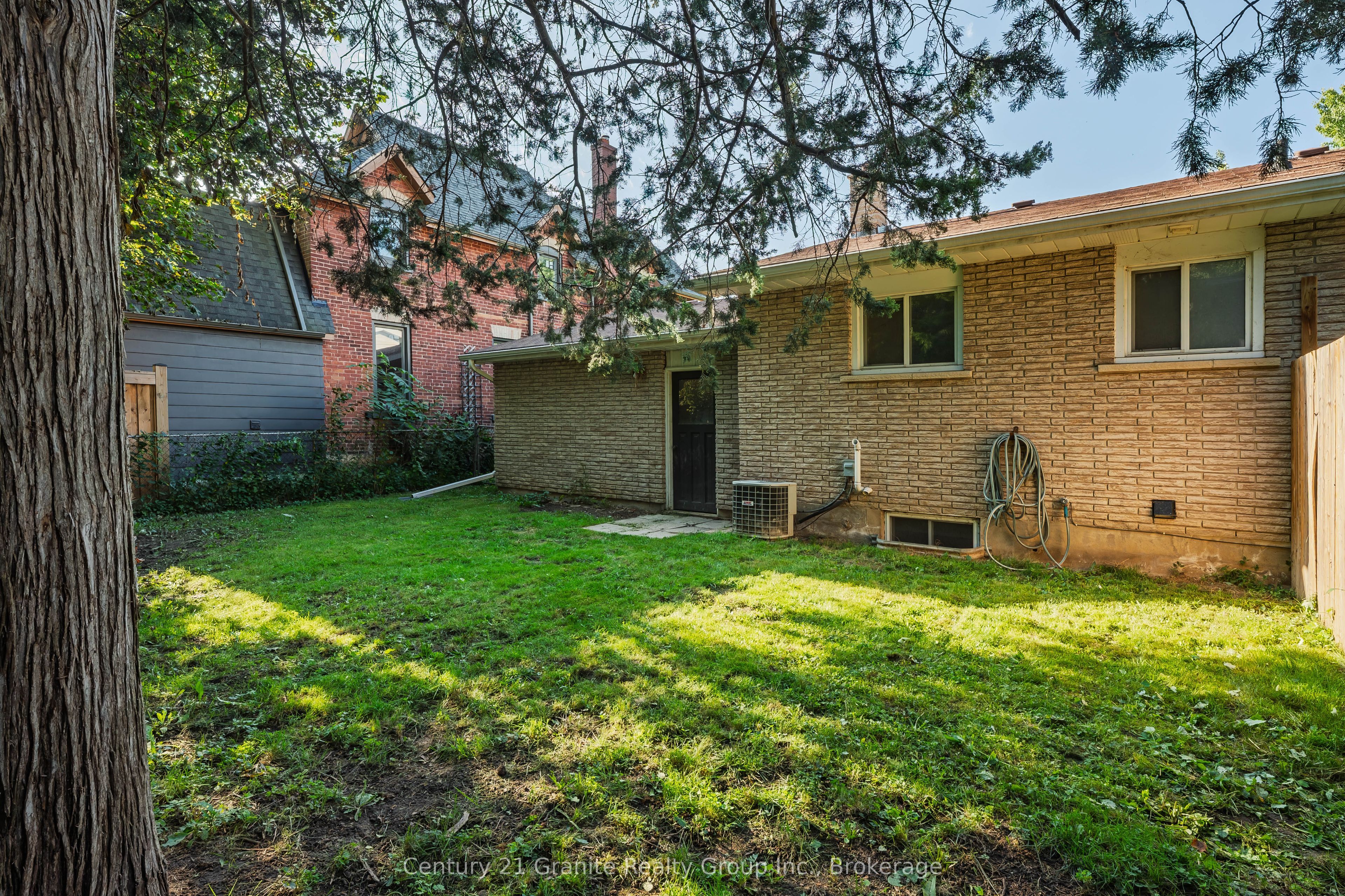 55 Wellington Street E Property Photo 15