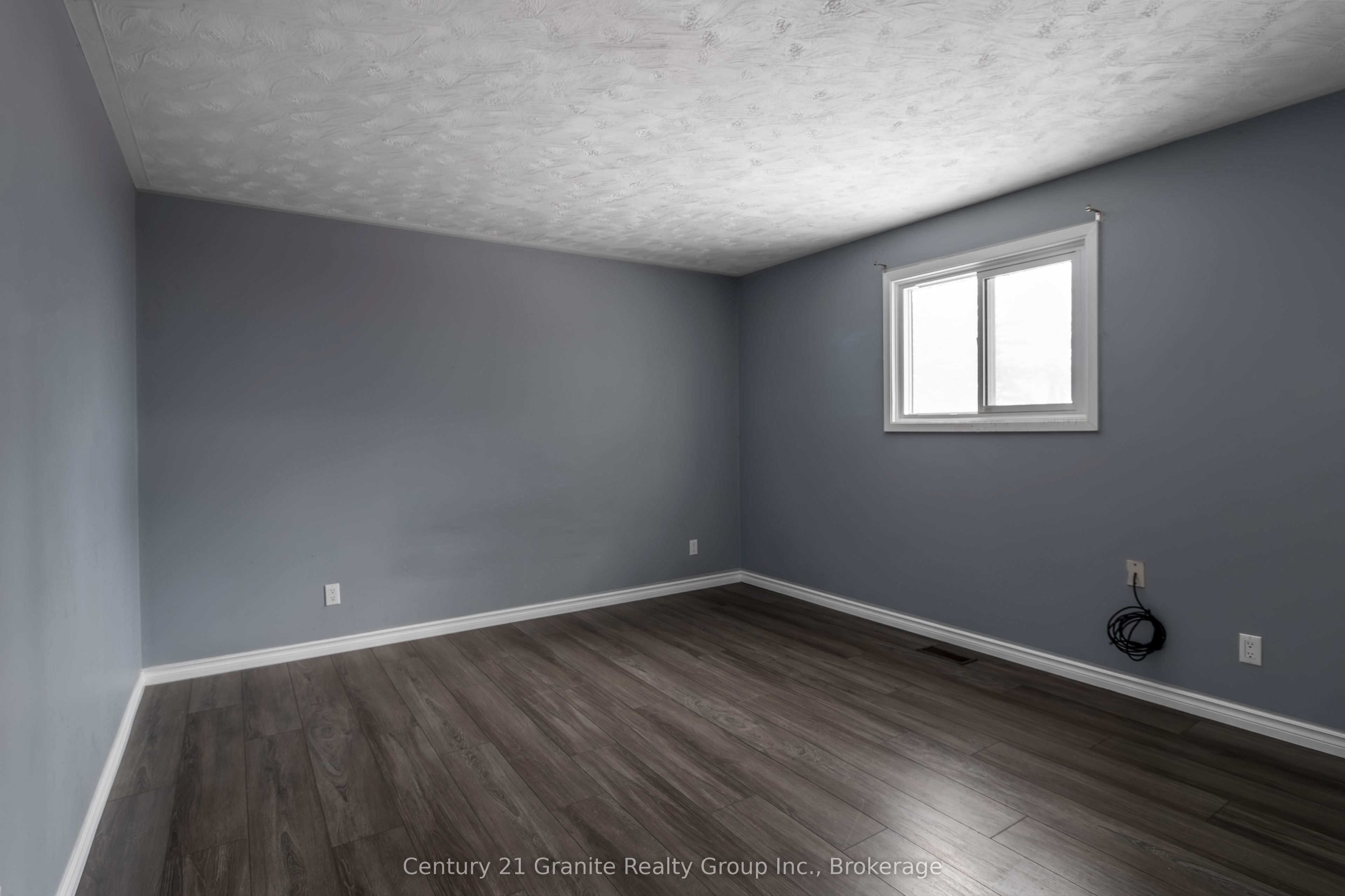 55 Wellington Street E Property Photo 17