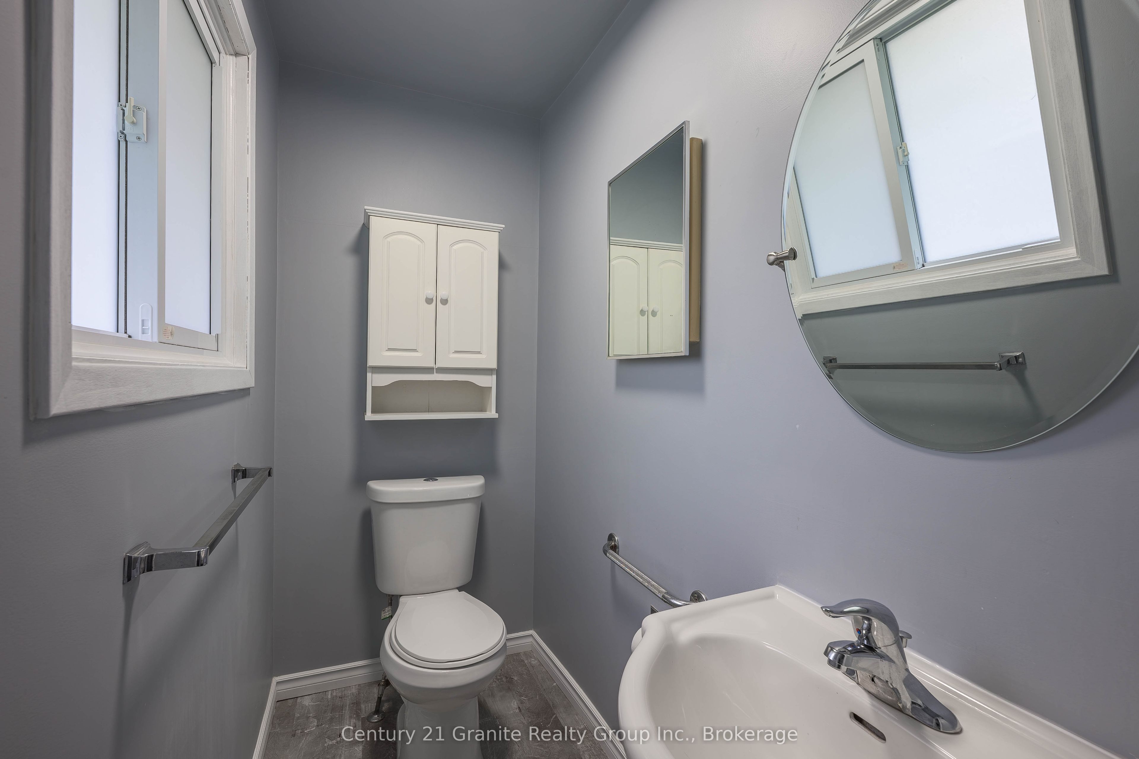 55 Wellington Street E Property Photo 19