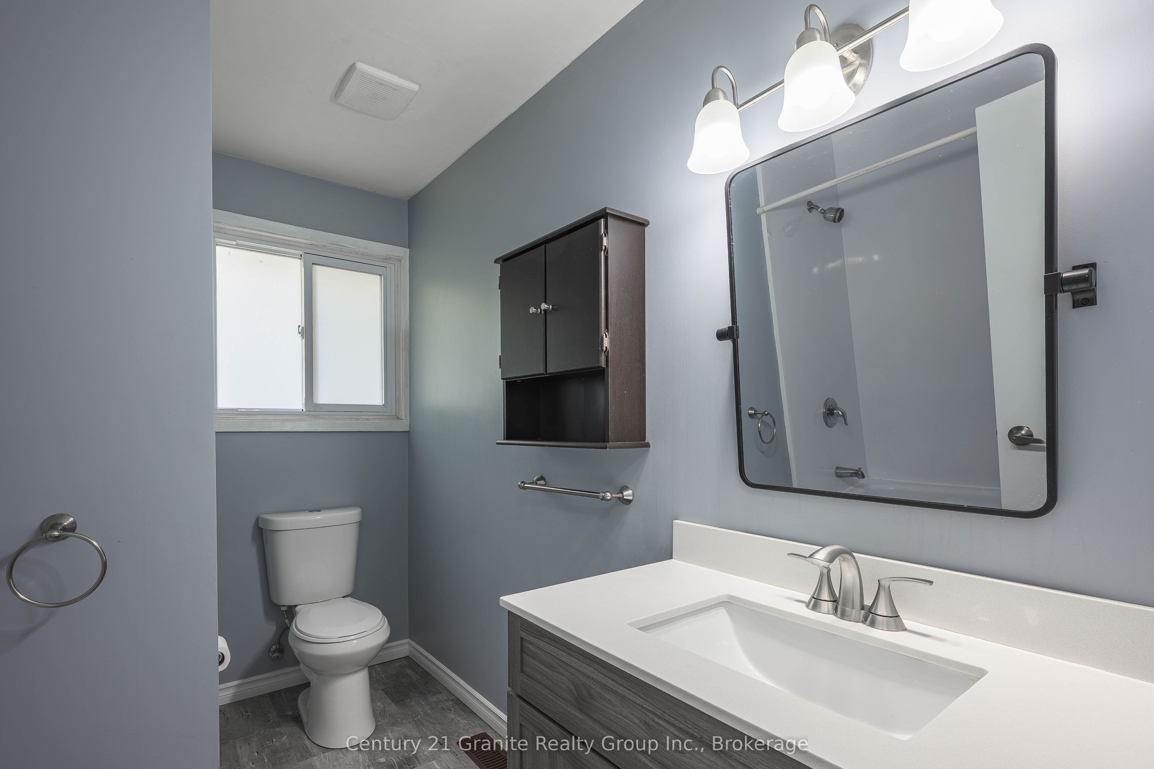 55 Wellington Street E Property Photo 19