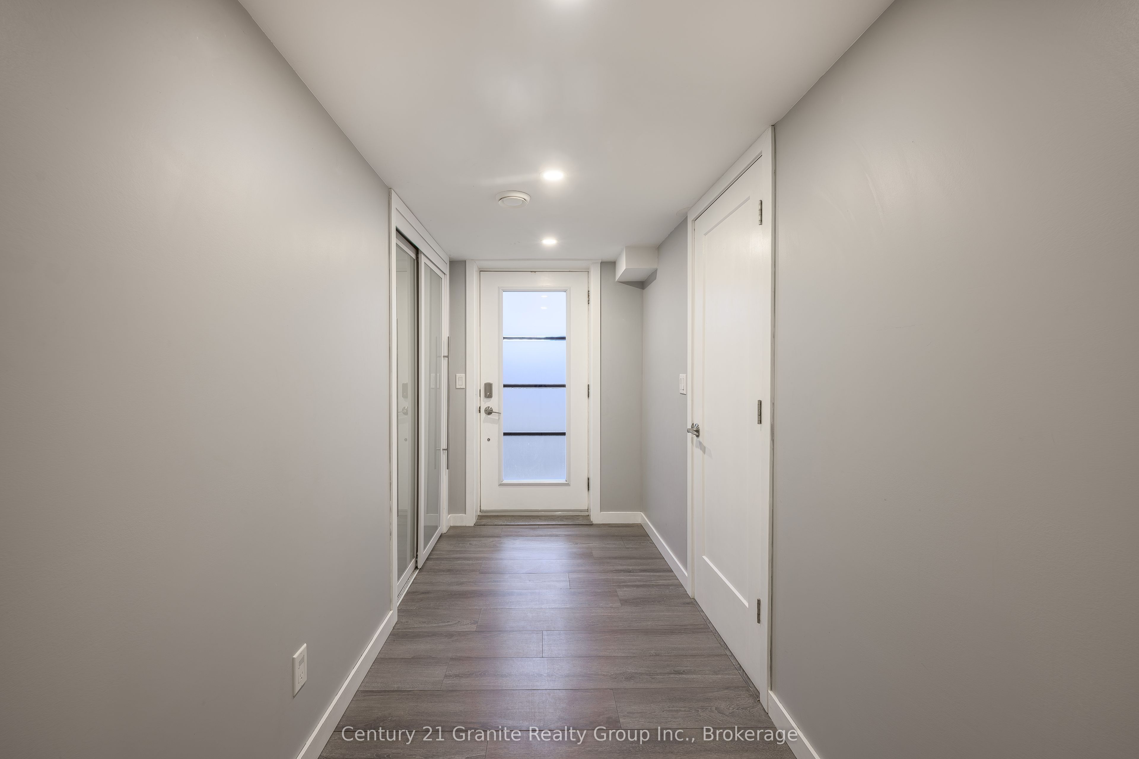 55 Wellington Street E Property Photo 21