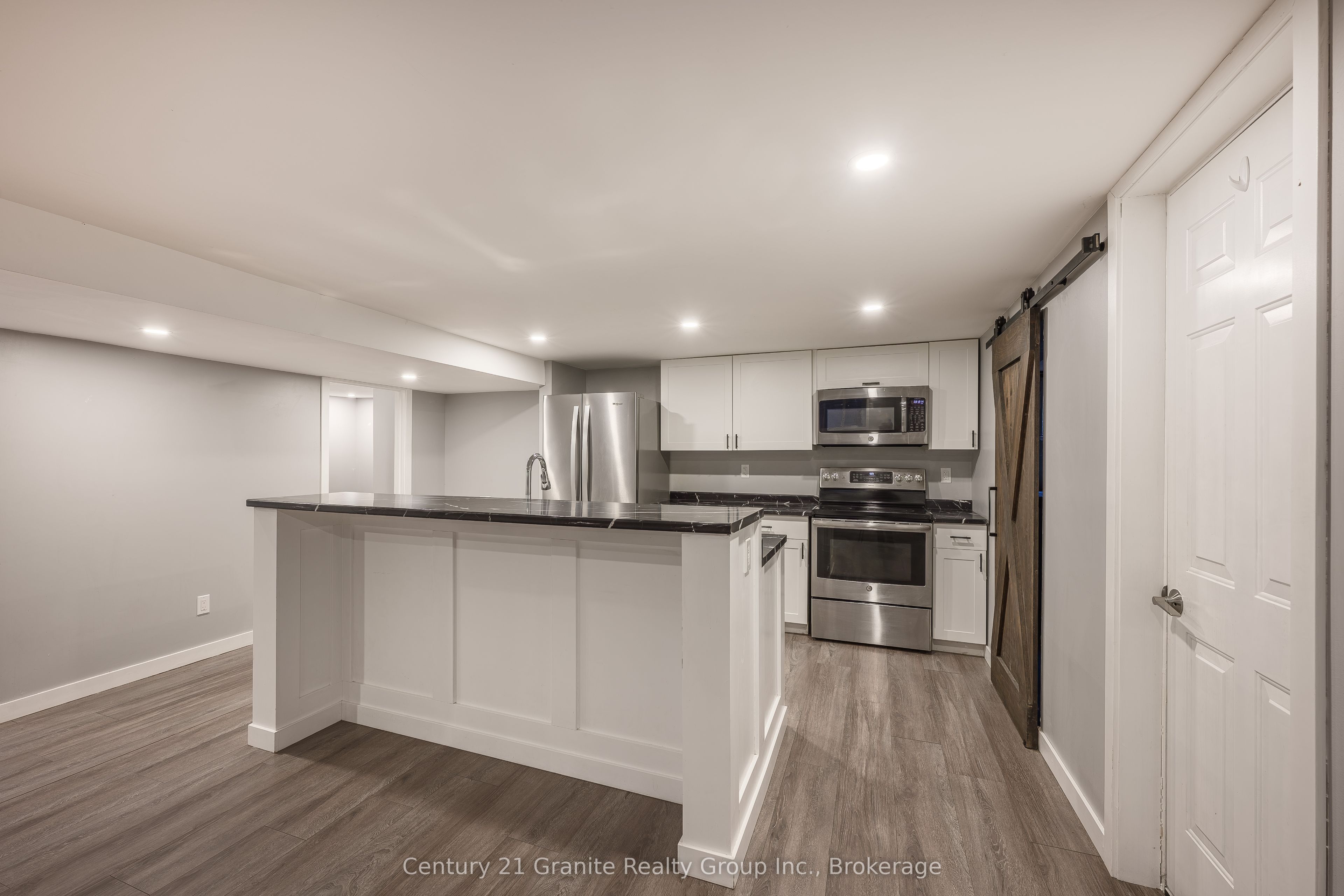 55 Wellington Street E Property Photo 23