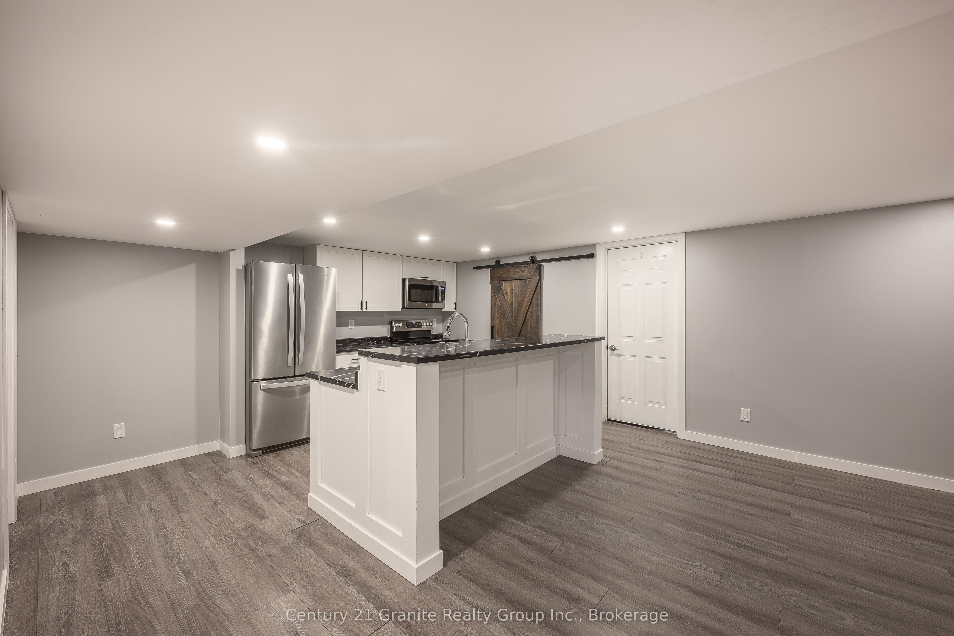 55 Wellington Street E Property Photo 25