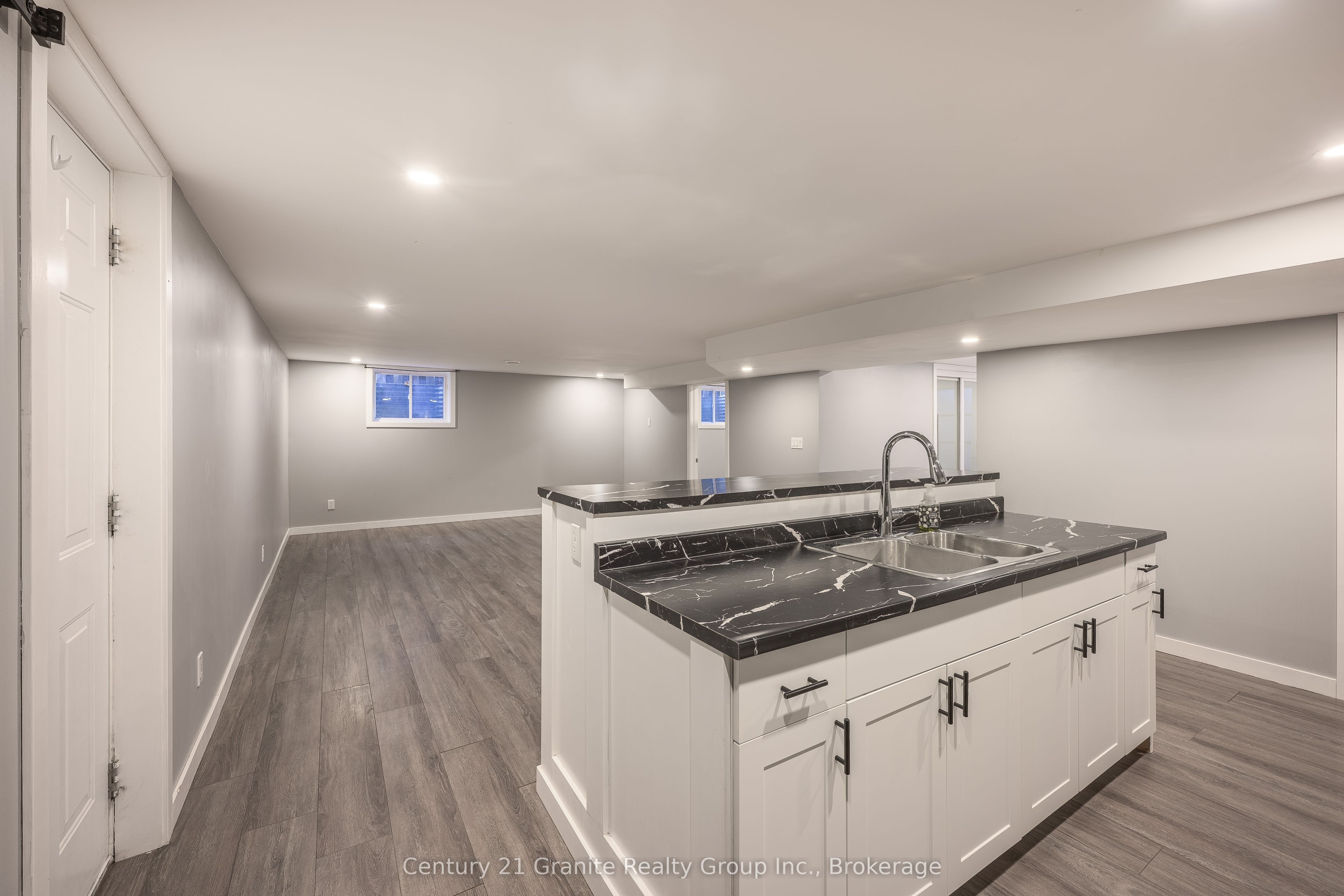 55 Wellington Street E Property Photo 27