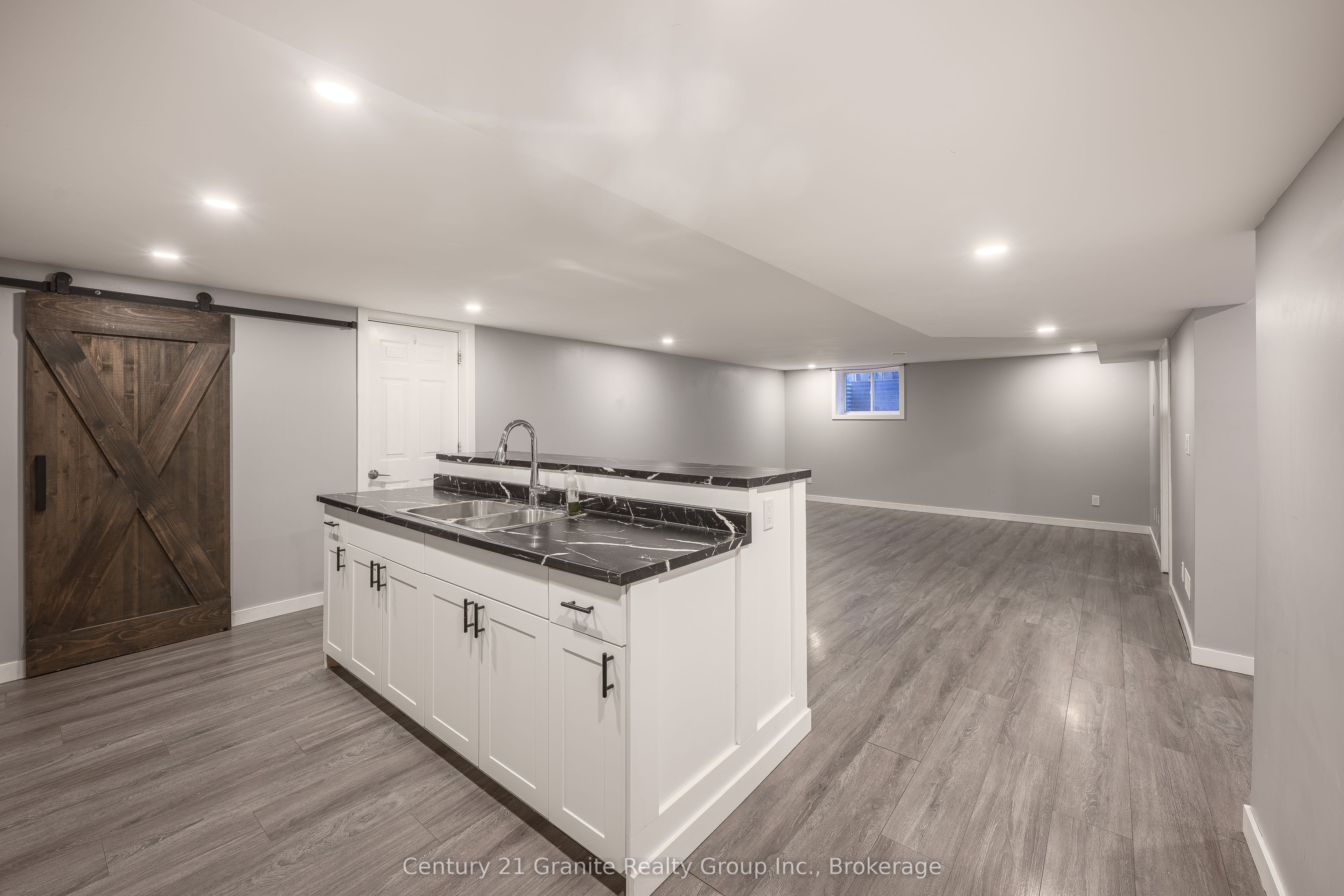 55 Wellington Street E Property Photo 28
