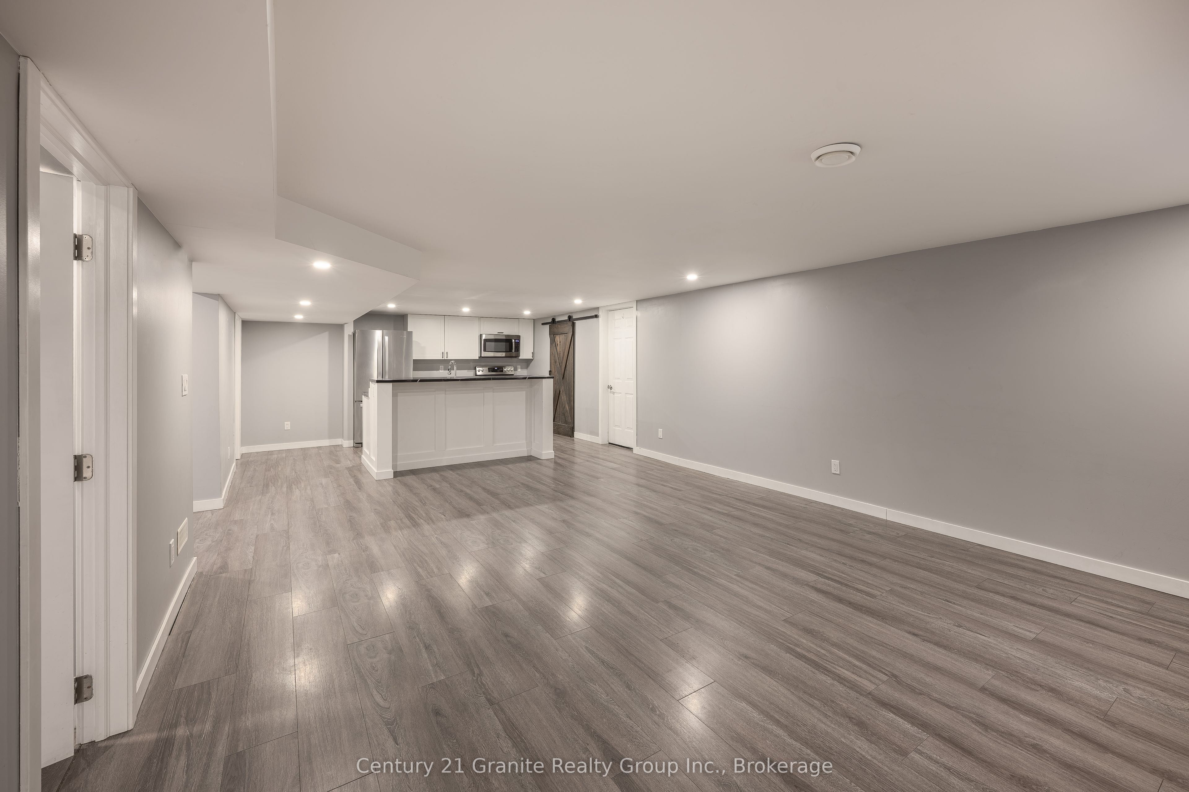 55 Wellington Street E Property Photo 29