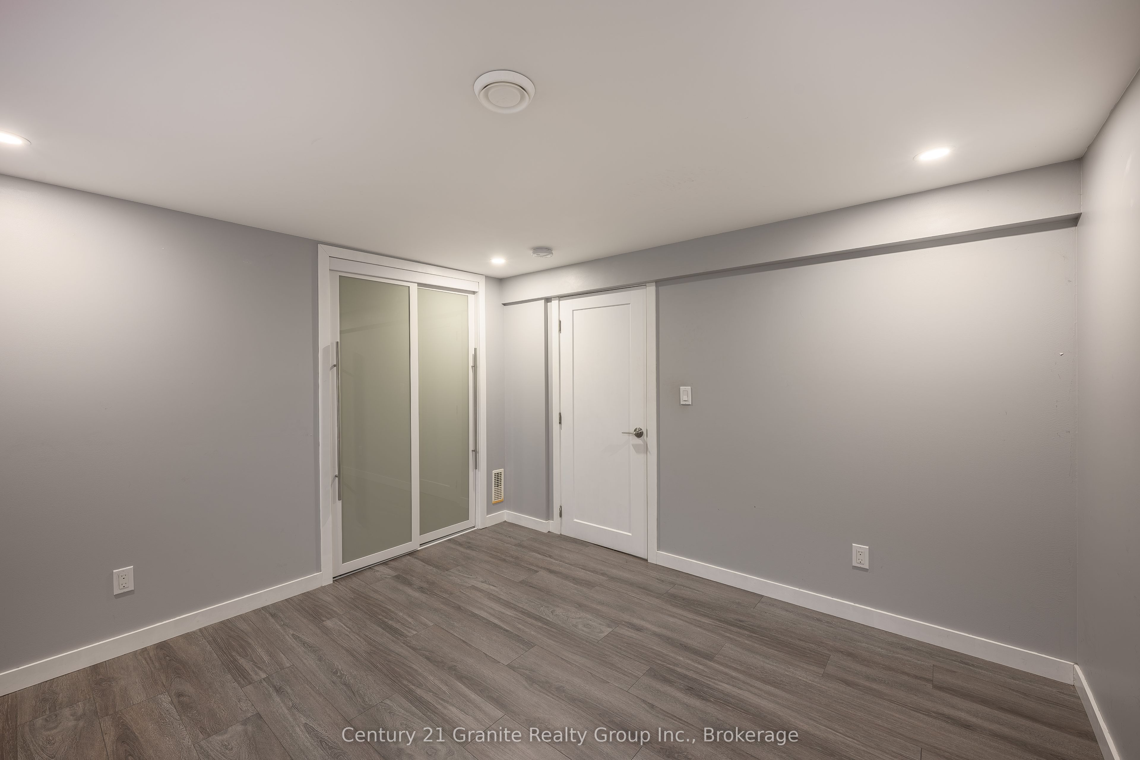 55 Wellington Street E Property Photo 30