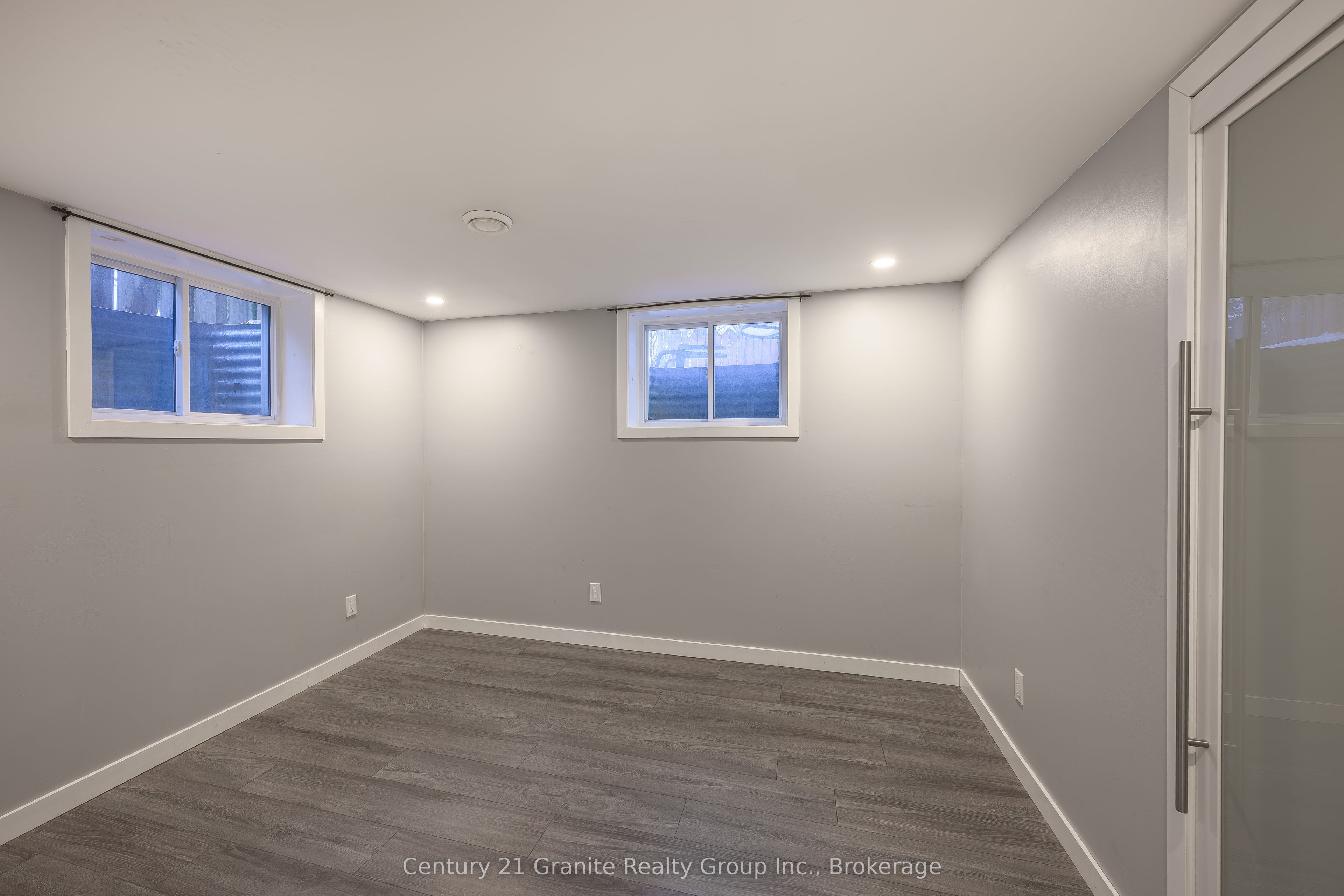 55 Wellington Street E Property Photo 31