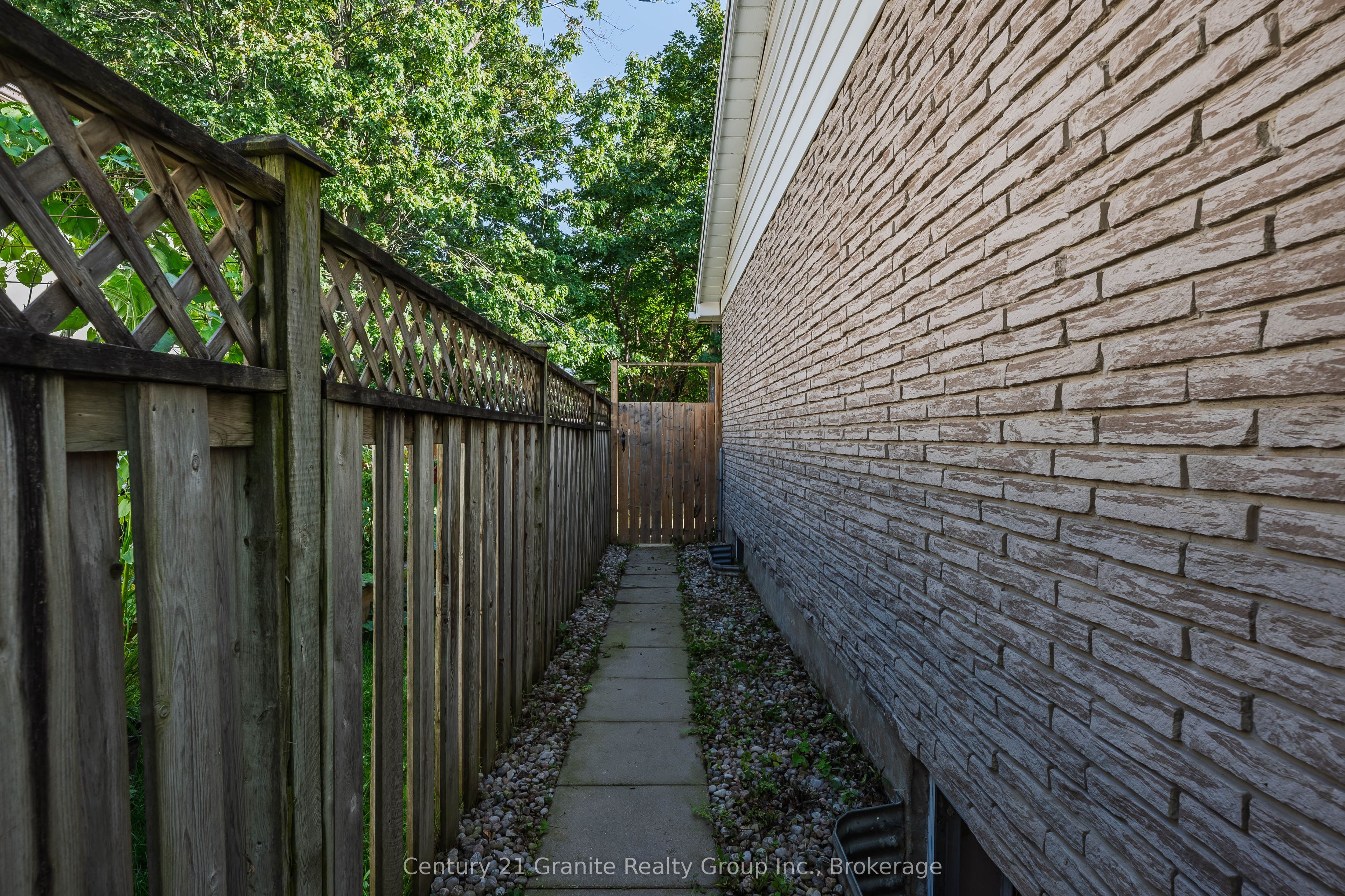 55 Wellington Street E Property Photo 31