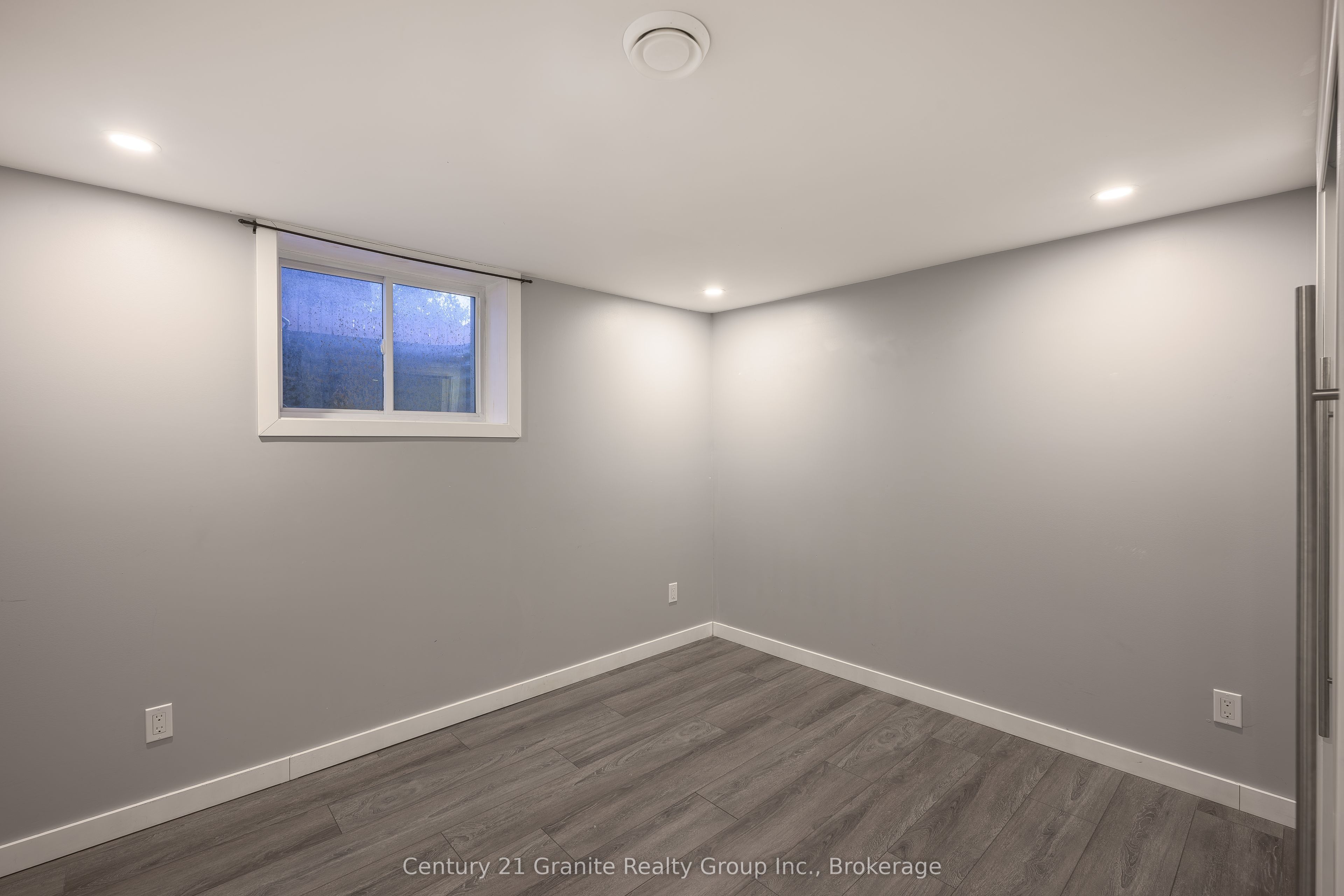 55 Wellington Street E Property Photo 33