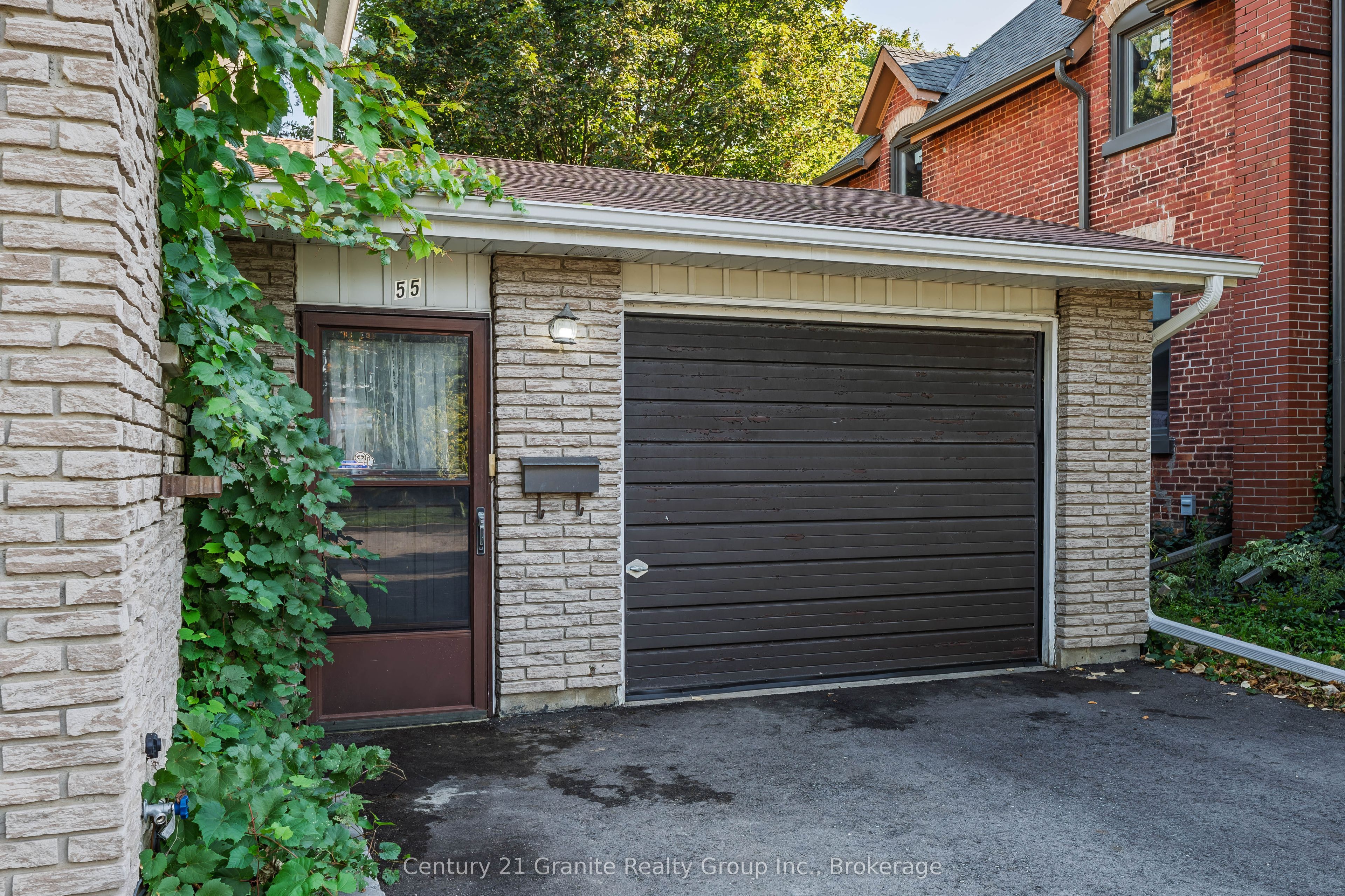 55 Wellington Street E Property Photo 33