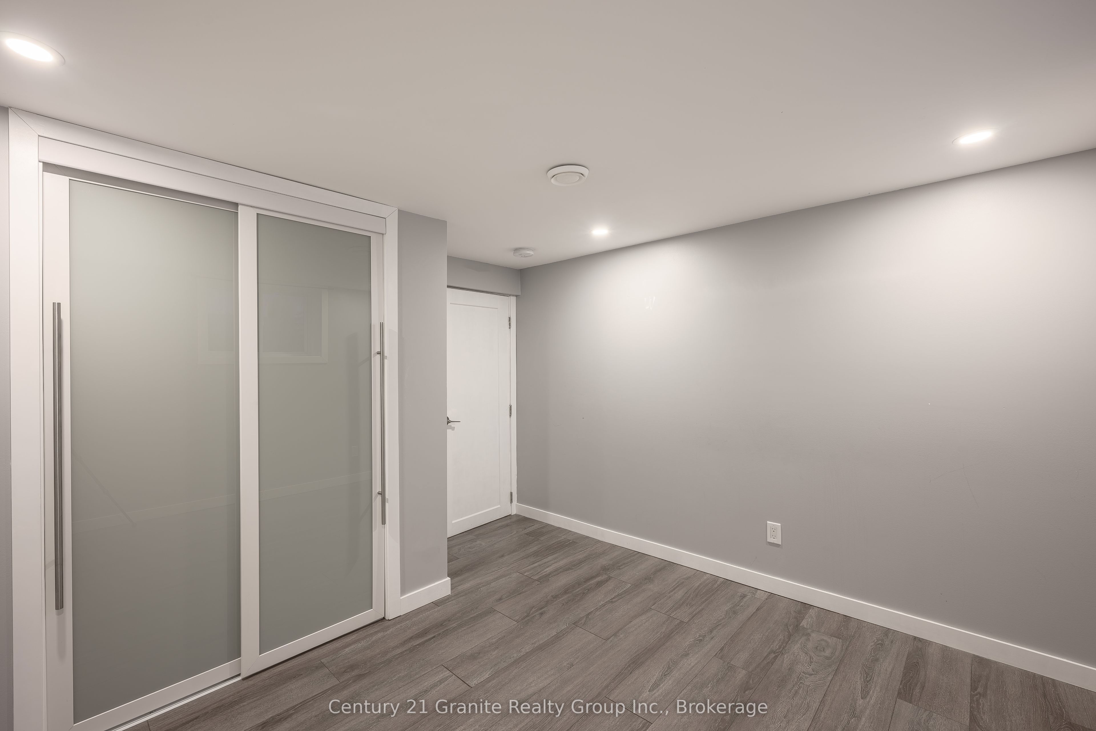 55 Wellington Street E Property Photo 34
