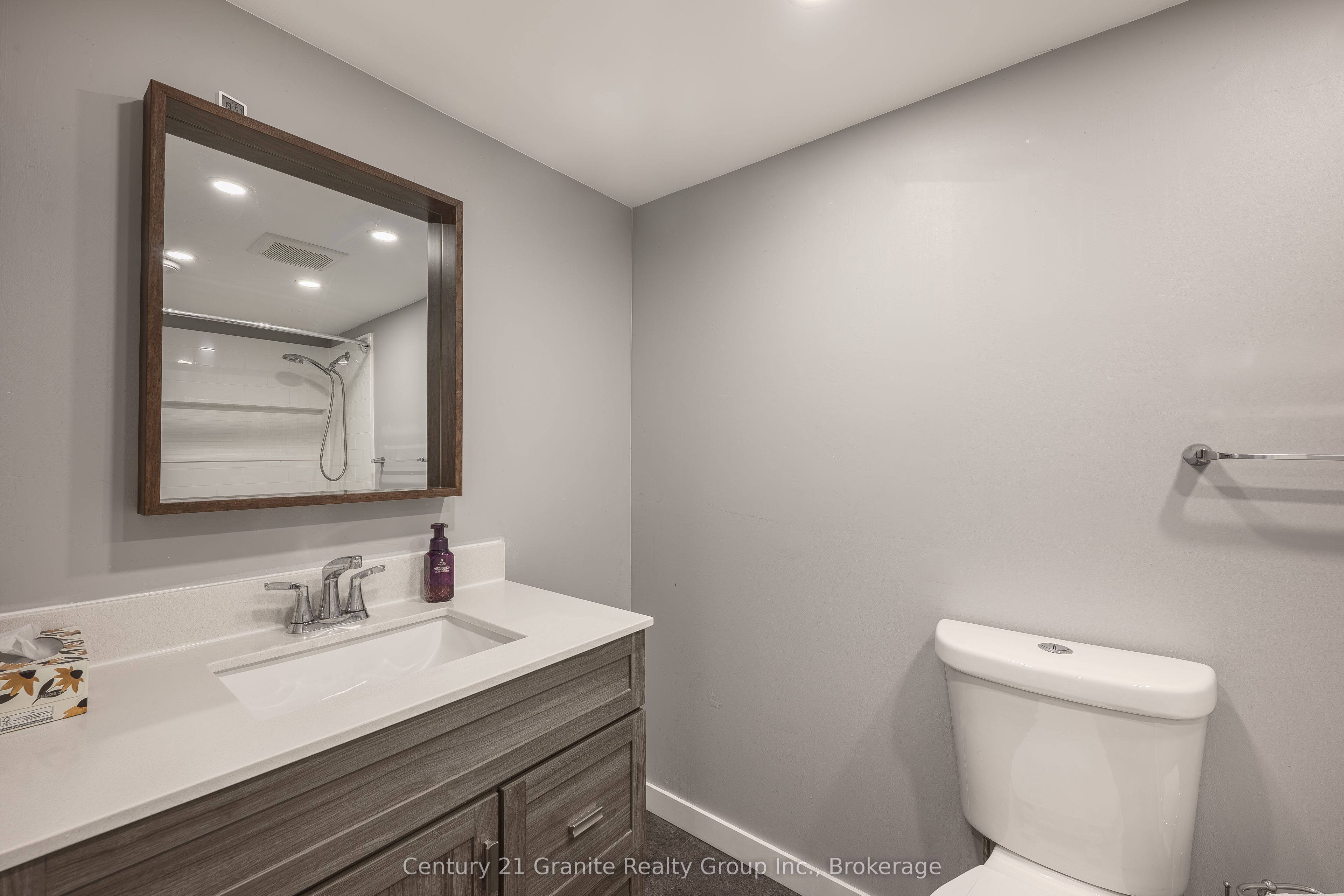 55 Wellington Street E Property Photo 35