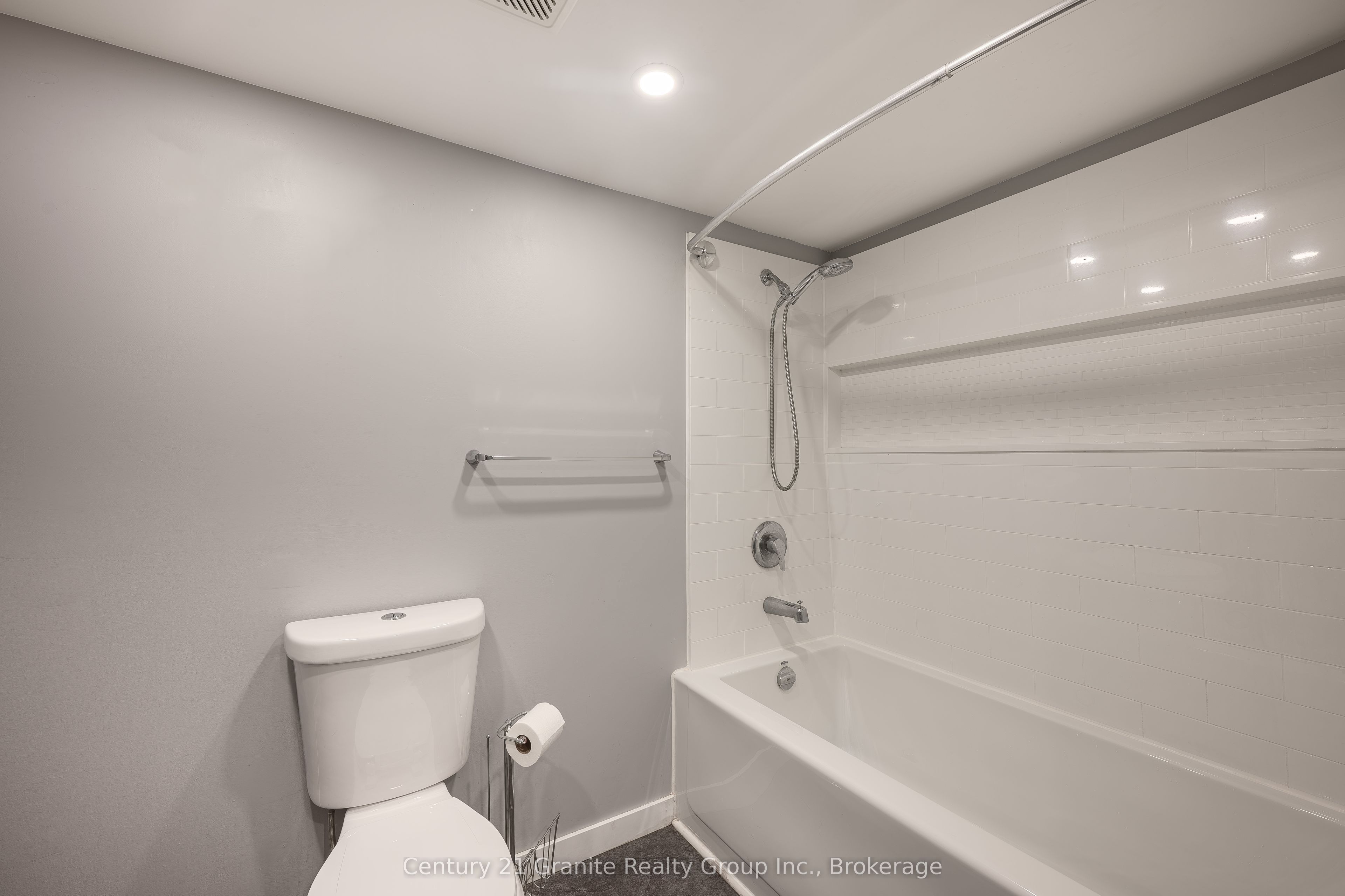 55 Wellington Street E Property Photo 36