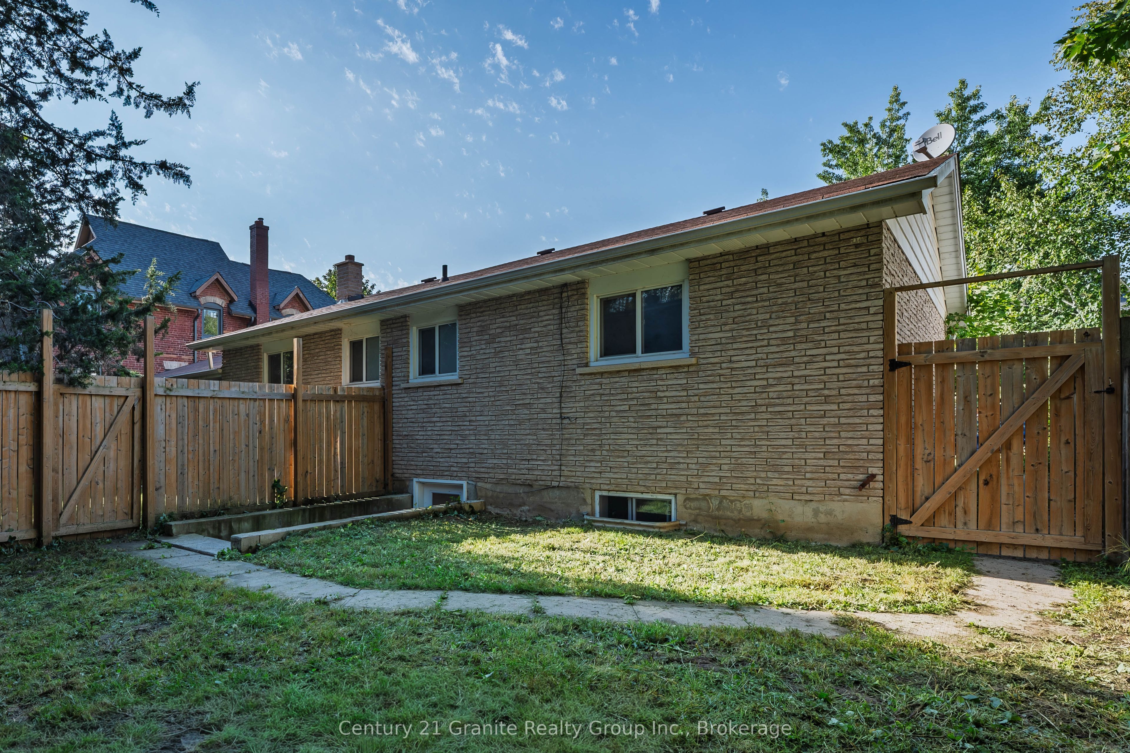 55 Wellington Street E Property Photo 37