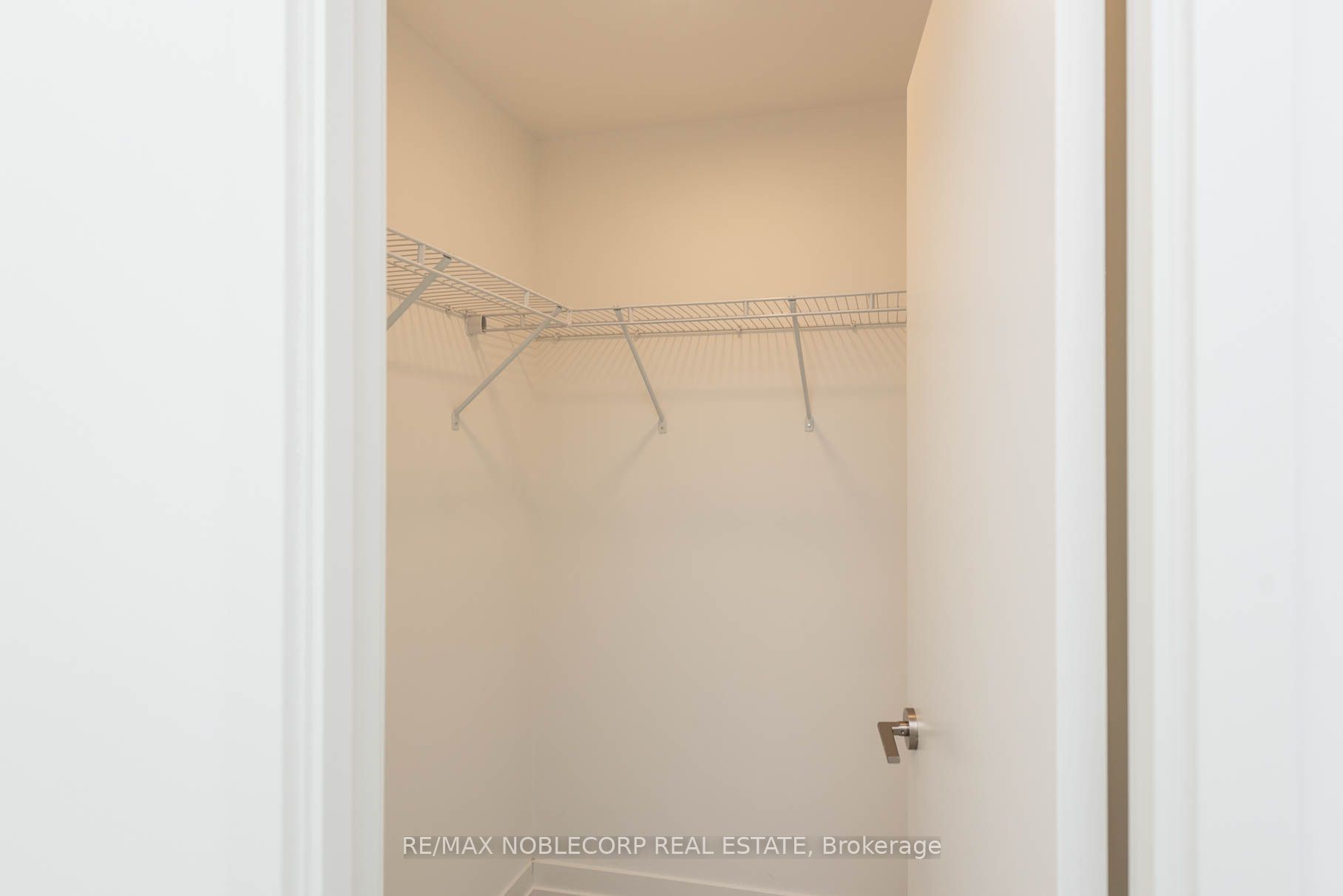 292 Verdale Crossing 812 Property Photo 5