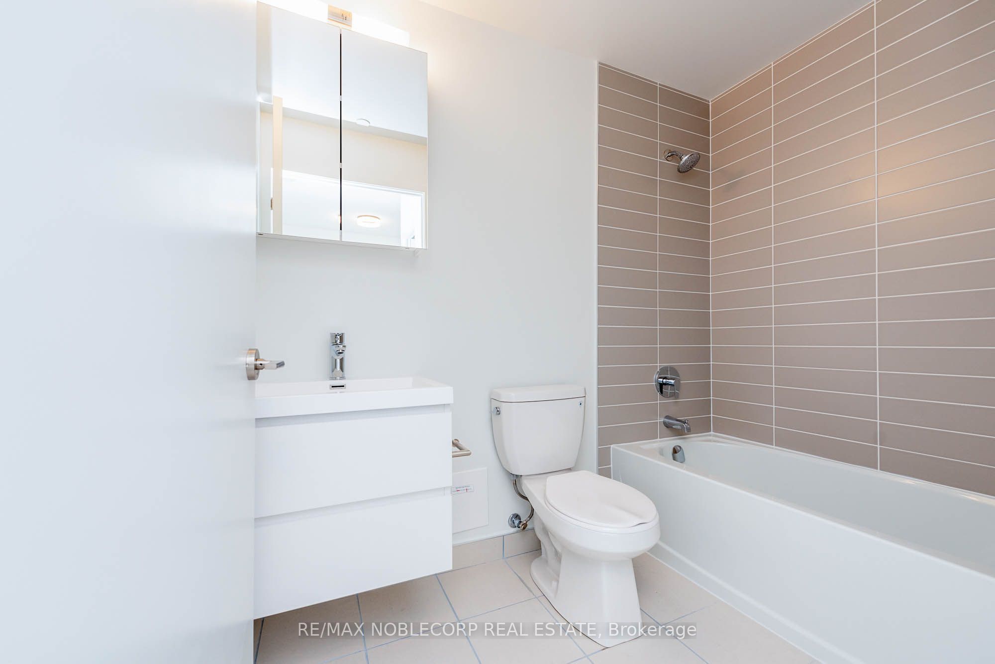 292 Verdale Crossing 812 Property Photo 12