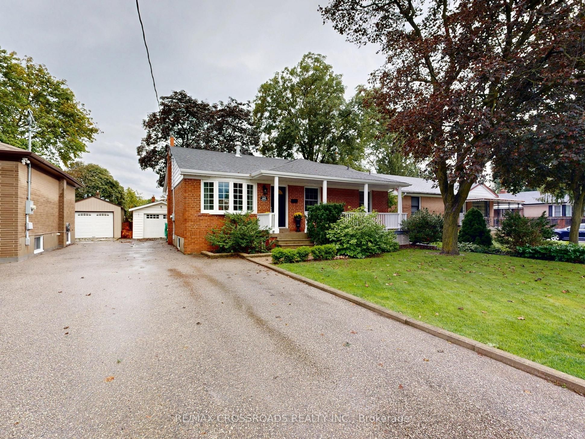 432 Paliser Crescent N Property Photo 1