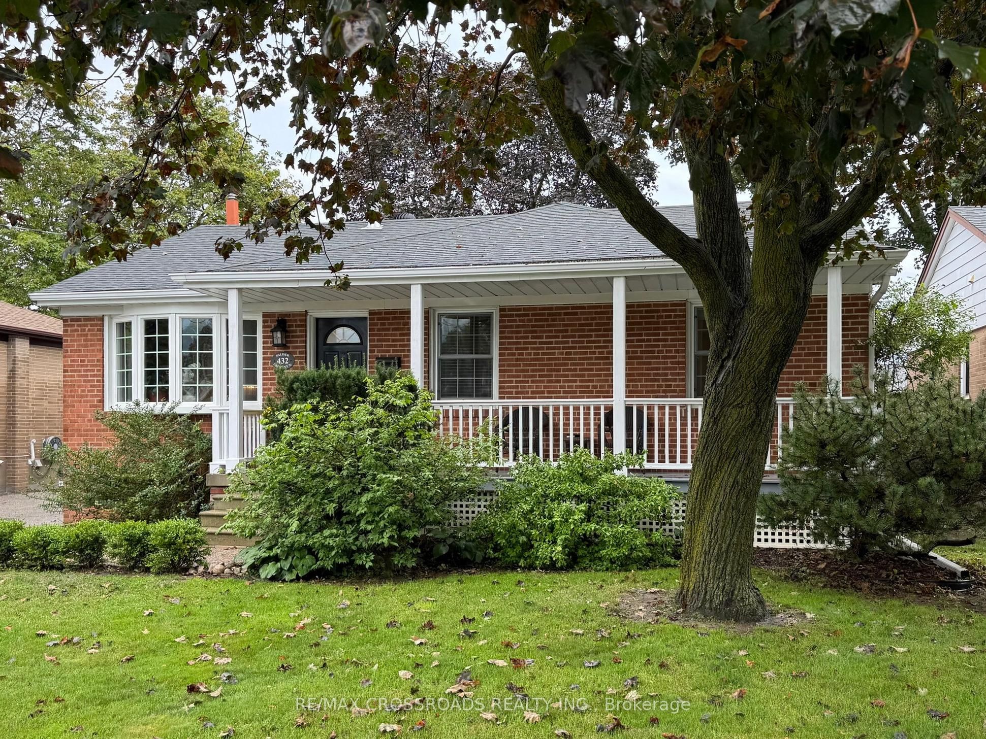 432 Paliser Crescent N Property Photo 3
