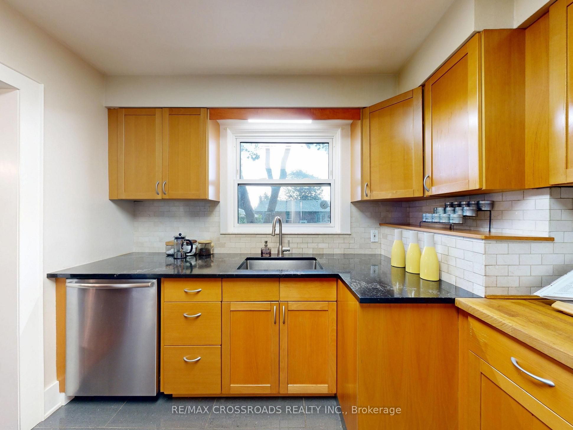 432 Paliser Crescent N Property Photo 15