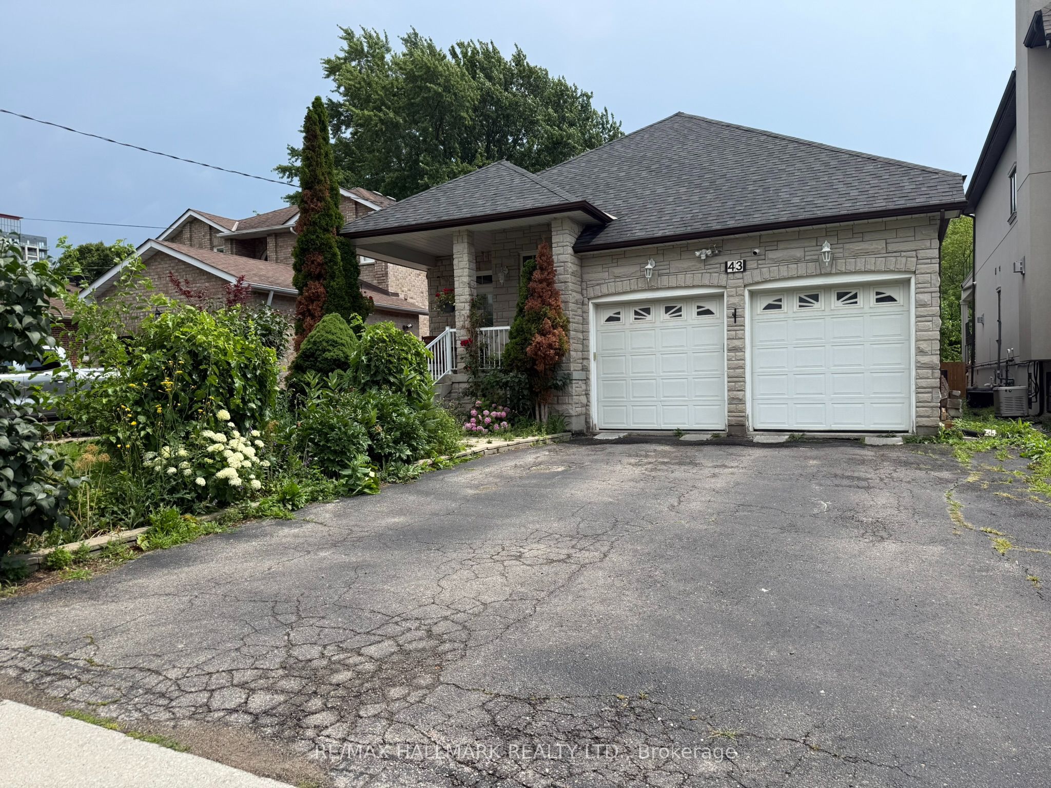 43 Oak Avenue Property Photo 1